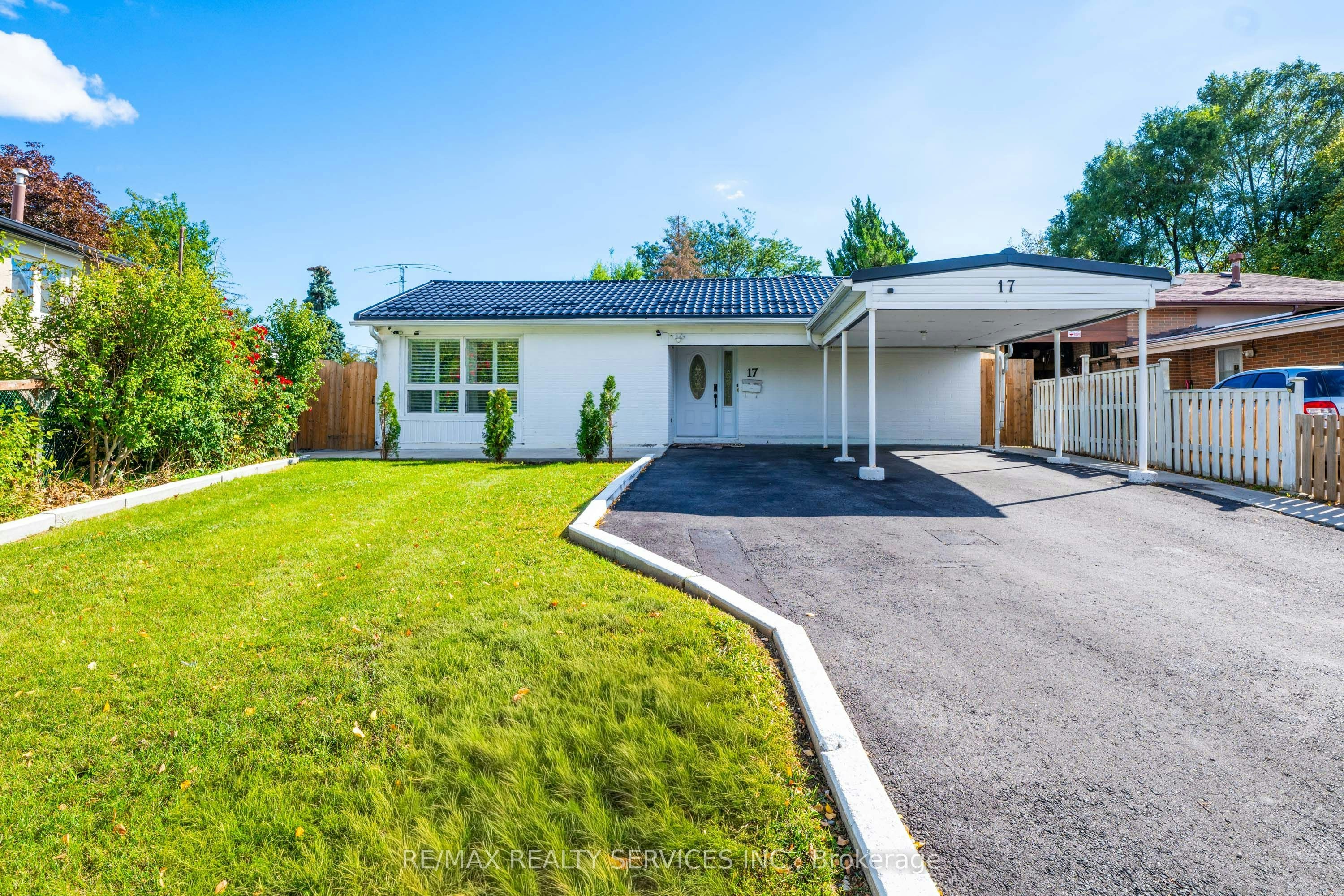 17 Avening Drive, Toronto, ON, M9V 1Y2