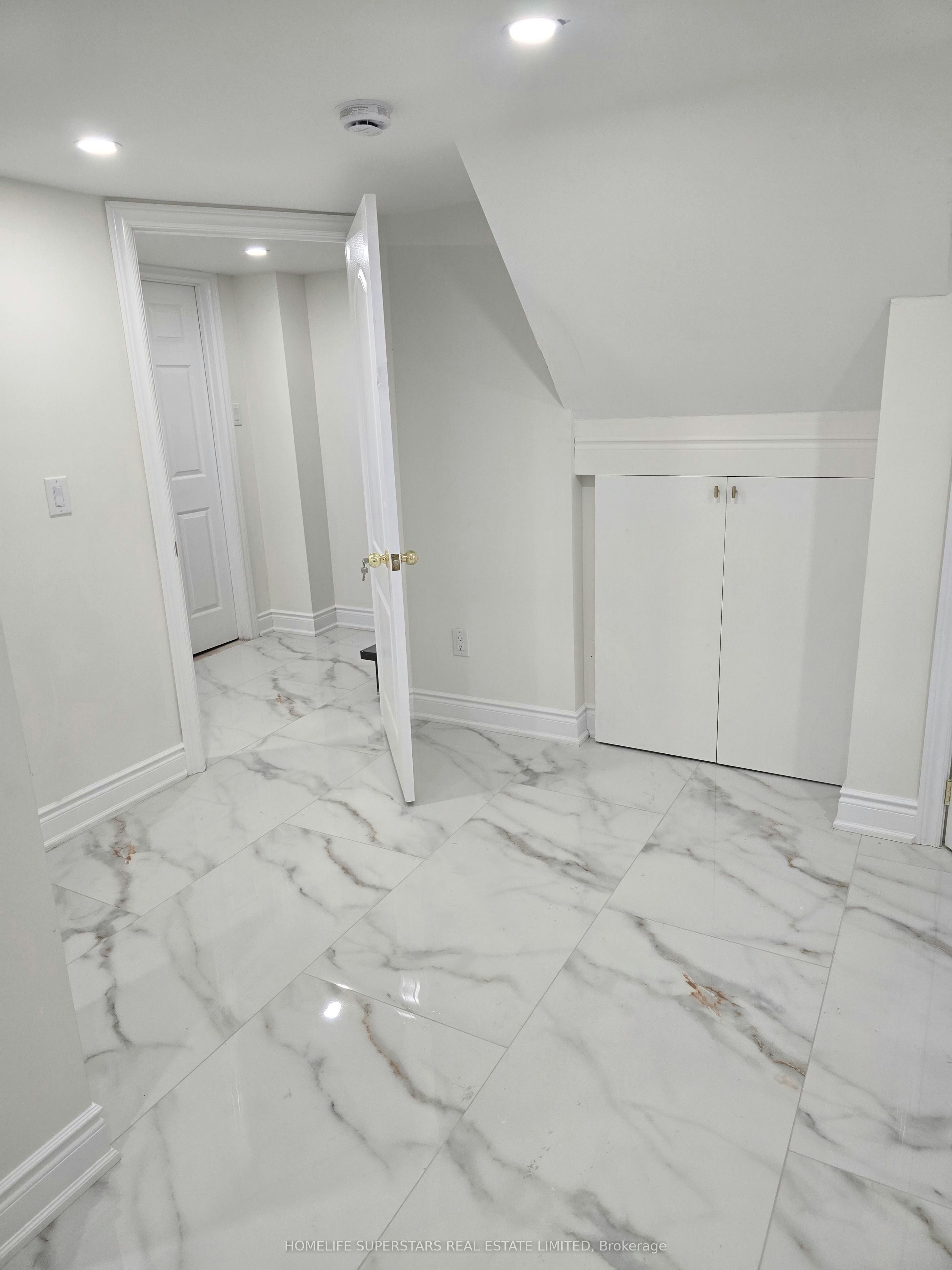 918 Islington (Bsmnt) Avenue, Toronto, ON, M8Z 4P3 - 11
