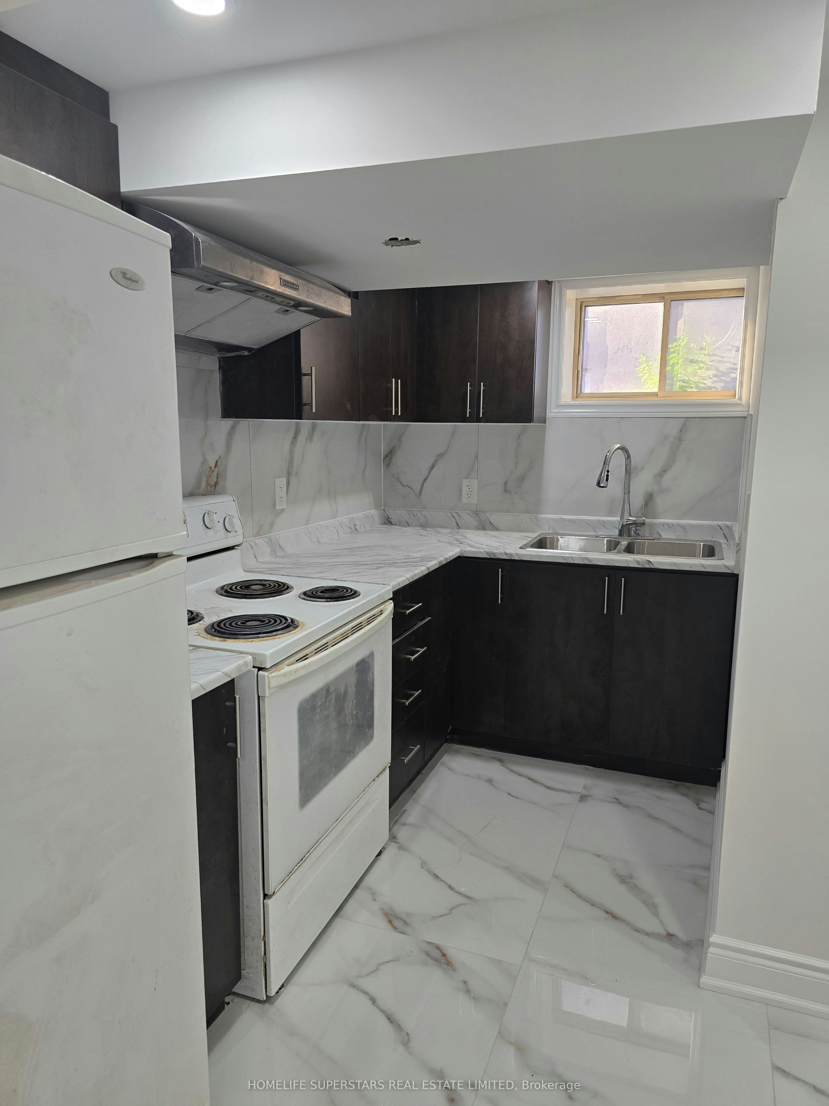 918 Islington (Bsmnt) Avenue, Toronto, ON, M8Z 4P3 - 4