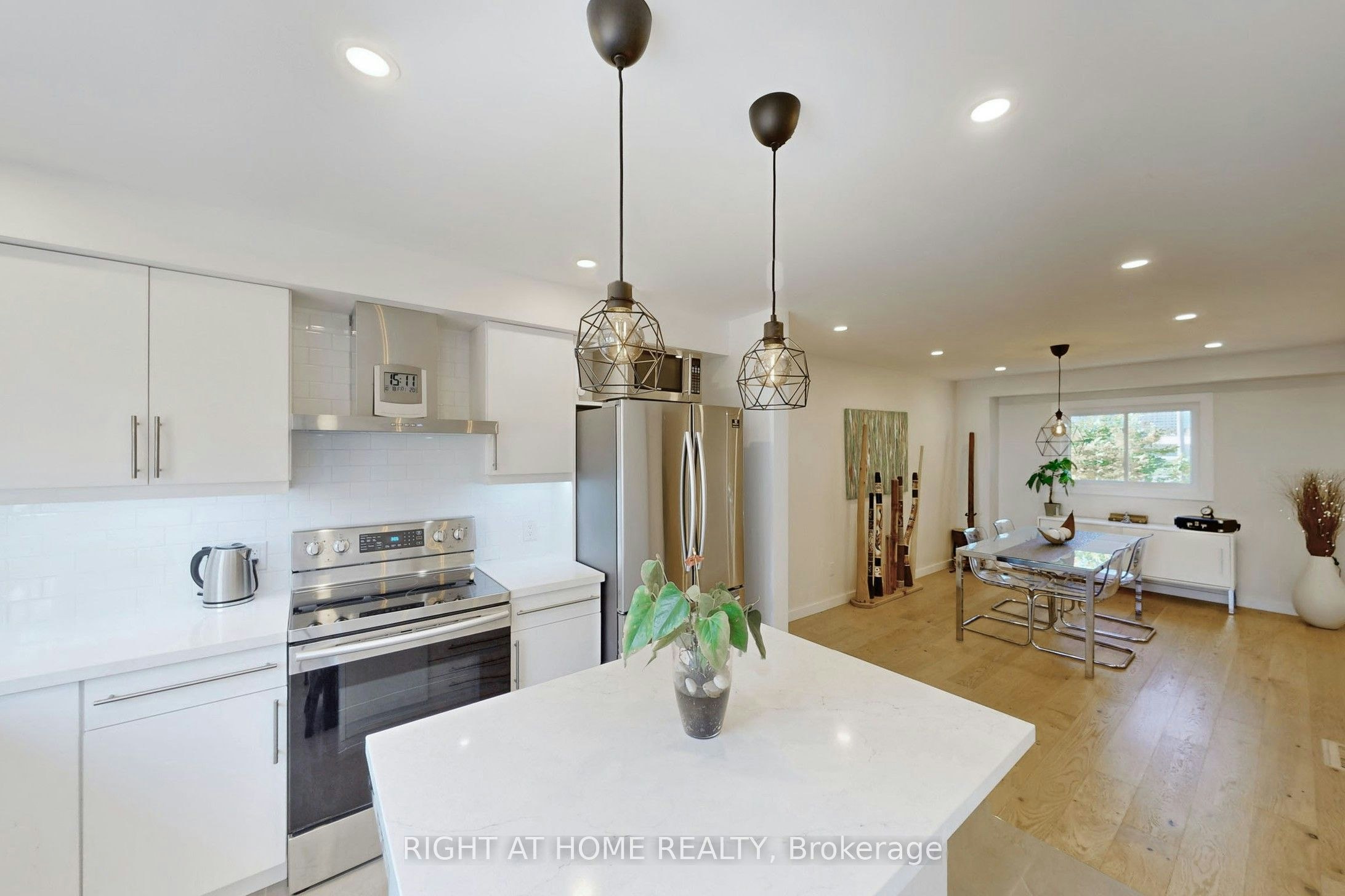 6-400 Bloor Street, Mississauga, ON, L5A 3M8 - 6