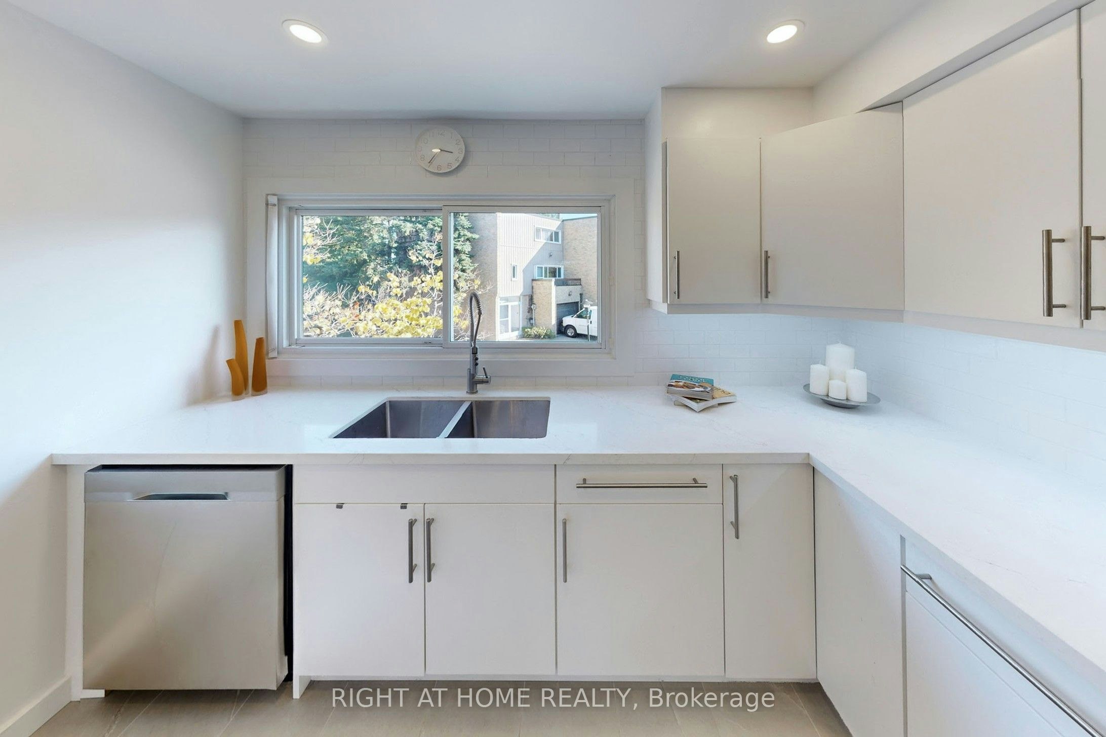 6-400 Bloor Street, Mississauga, ON, L5A 3M8 - 7