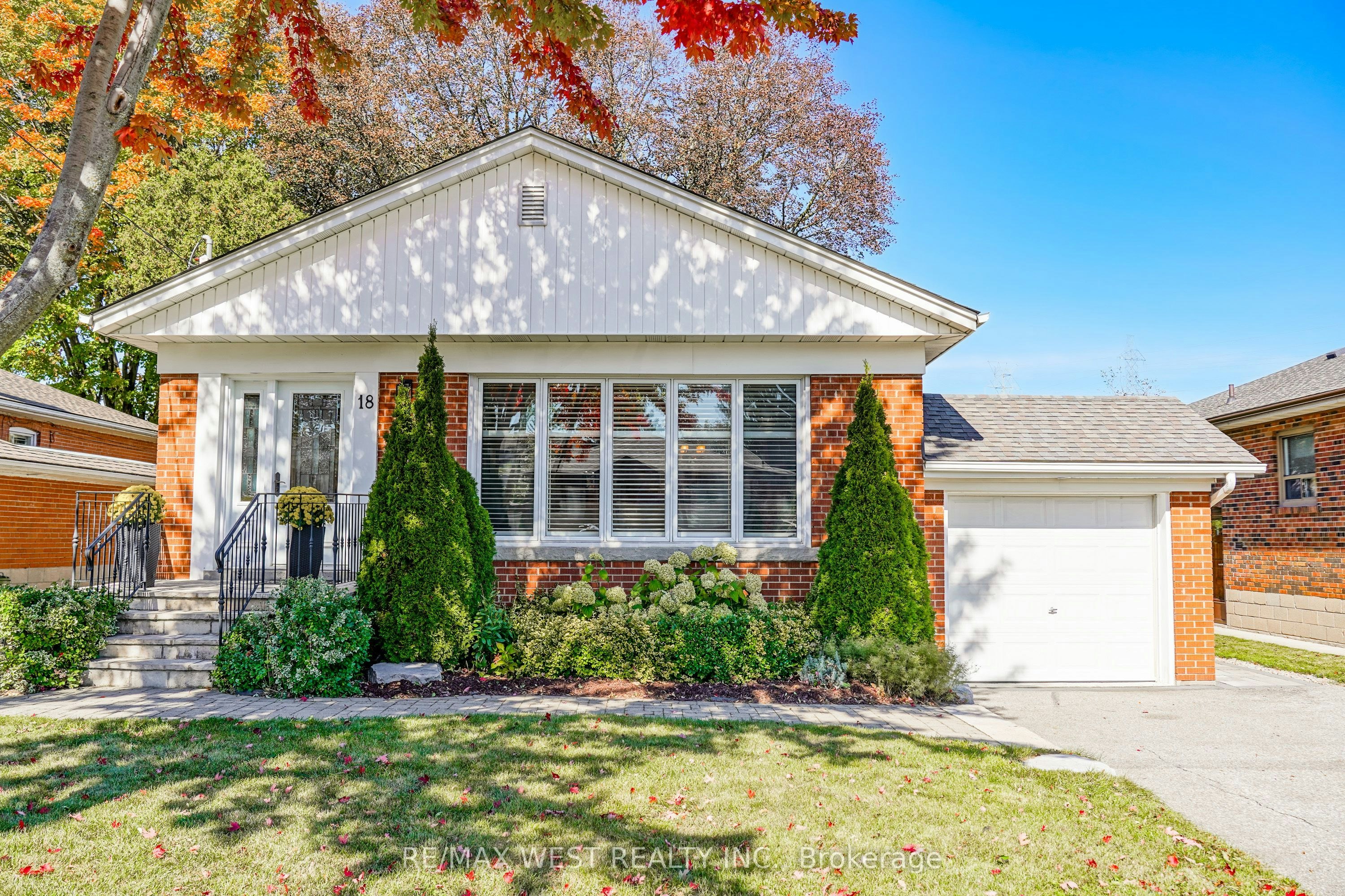 18 Nashland Avenue, Toronto, ON, M9B 2V4
