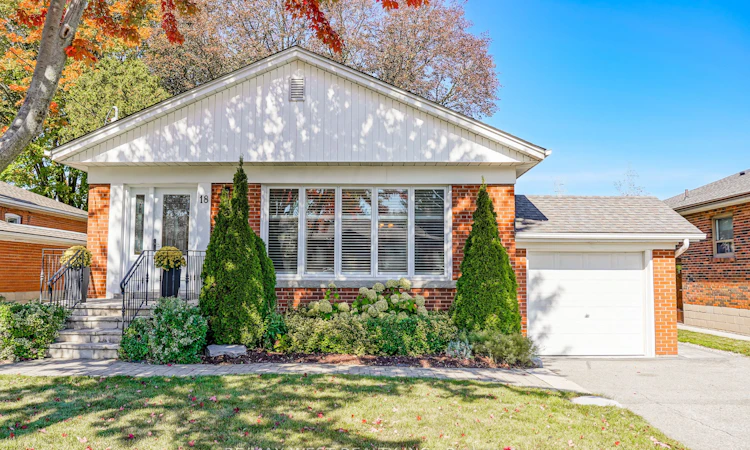 18 Nashland Avenue