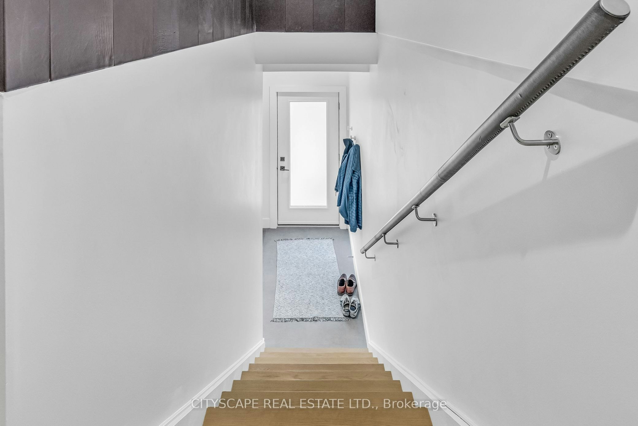 Upper-61 Edwin Avenue, Toronto, ON, M6P 3Z5 - 5