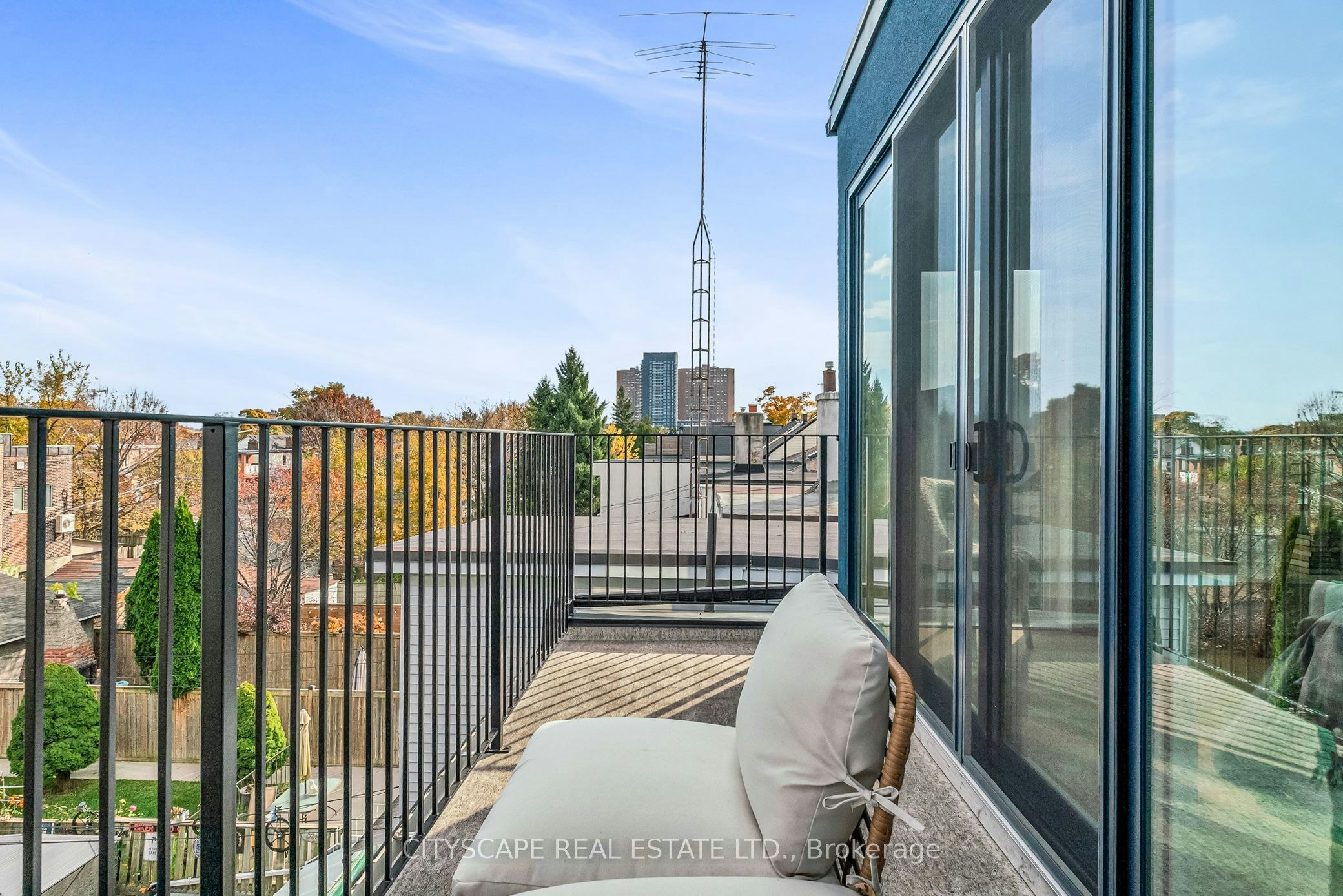 Upper-61 Edwin Avenue, Toronto, ON, M6P 3Z5 - 38