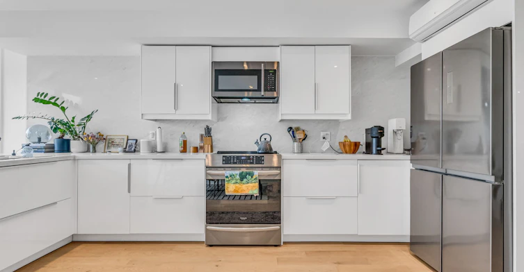 Upper-61 Edwin Avenue, Toronto, ON, M6P 3Z5 - 8