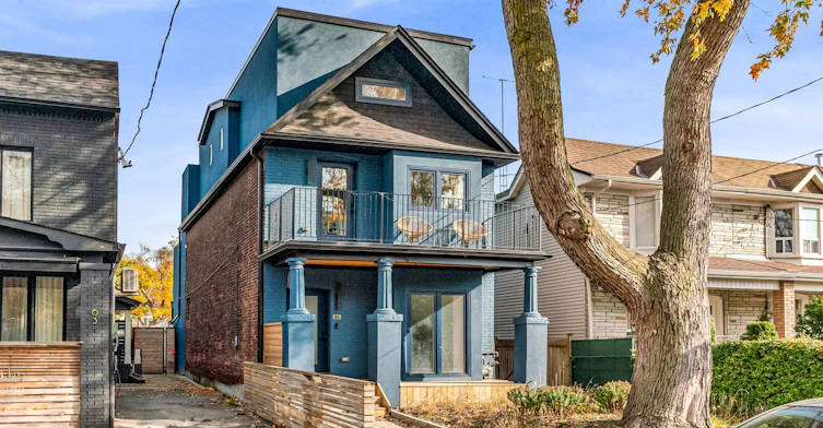 Upper-61 Edwin Avenue, Toronto, ON, M6P 3Z5 - 2