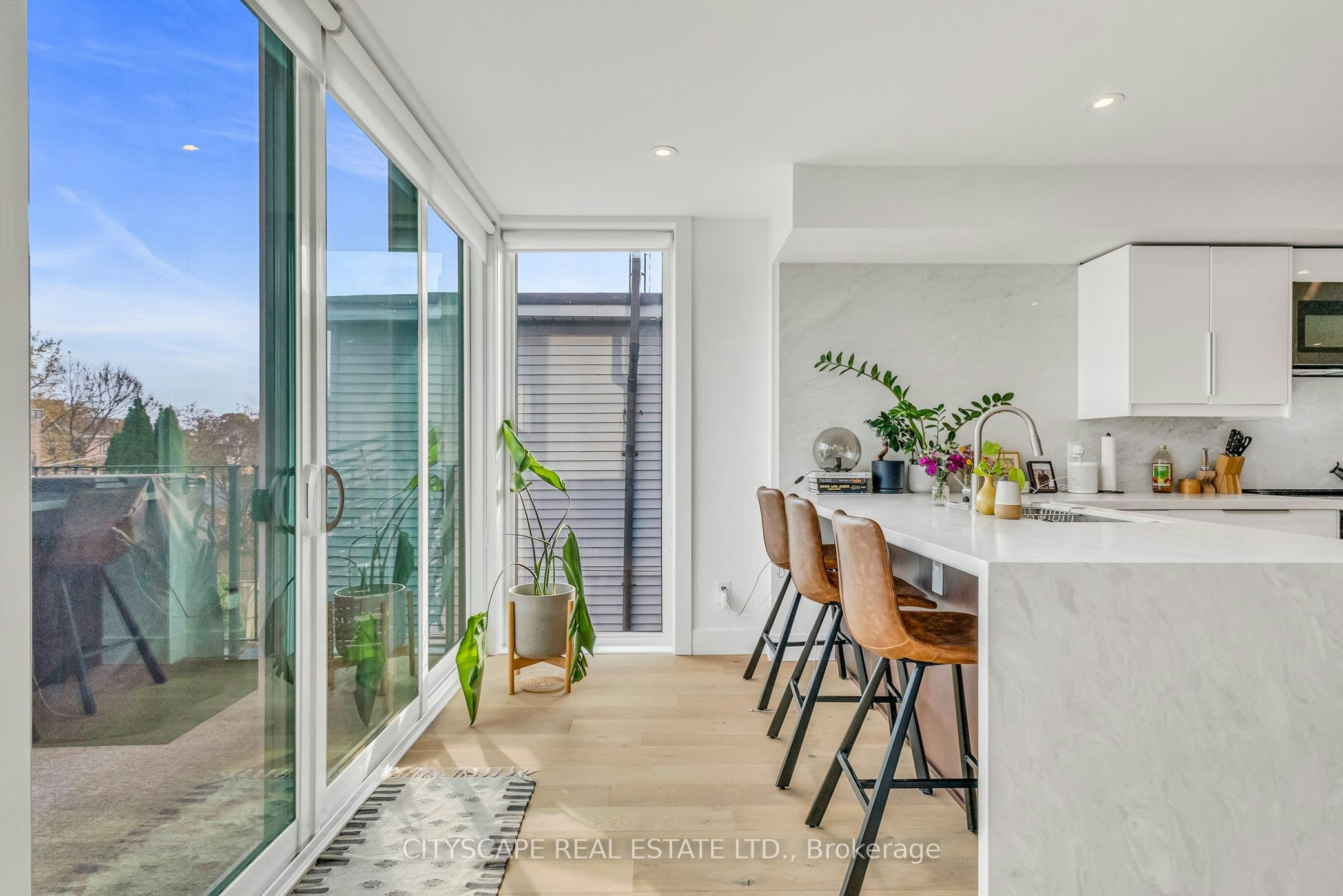 Upper-61 Edwin Avenue, Toronto, ON, M6P 3Z5 - 15