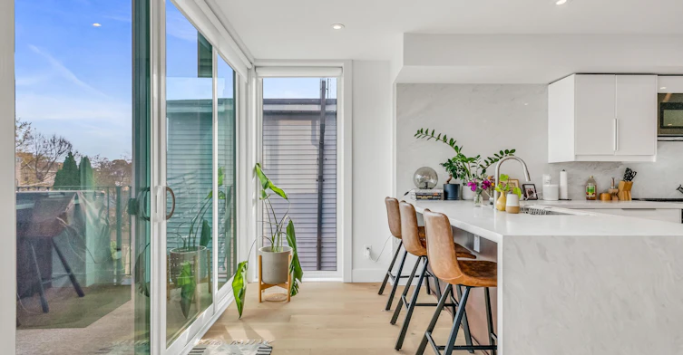 Upper-61 Edwin Avenue, Toronto, ON, M6P 3Z5 - 15