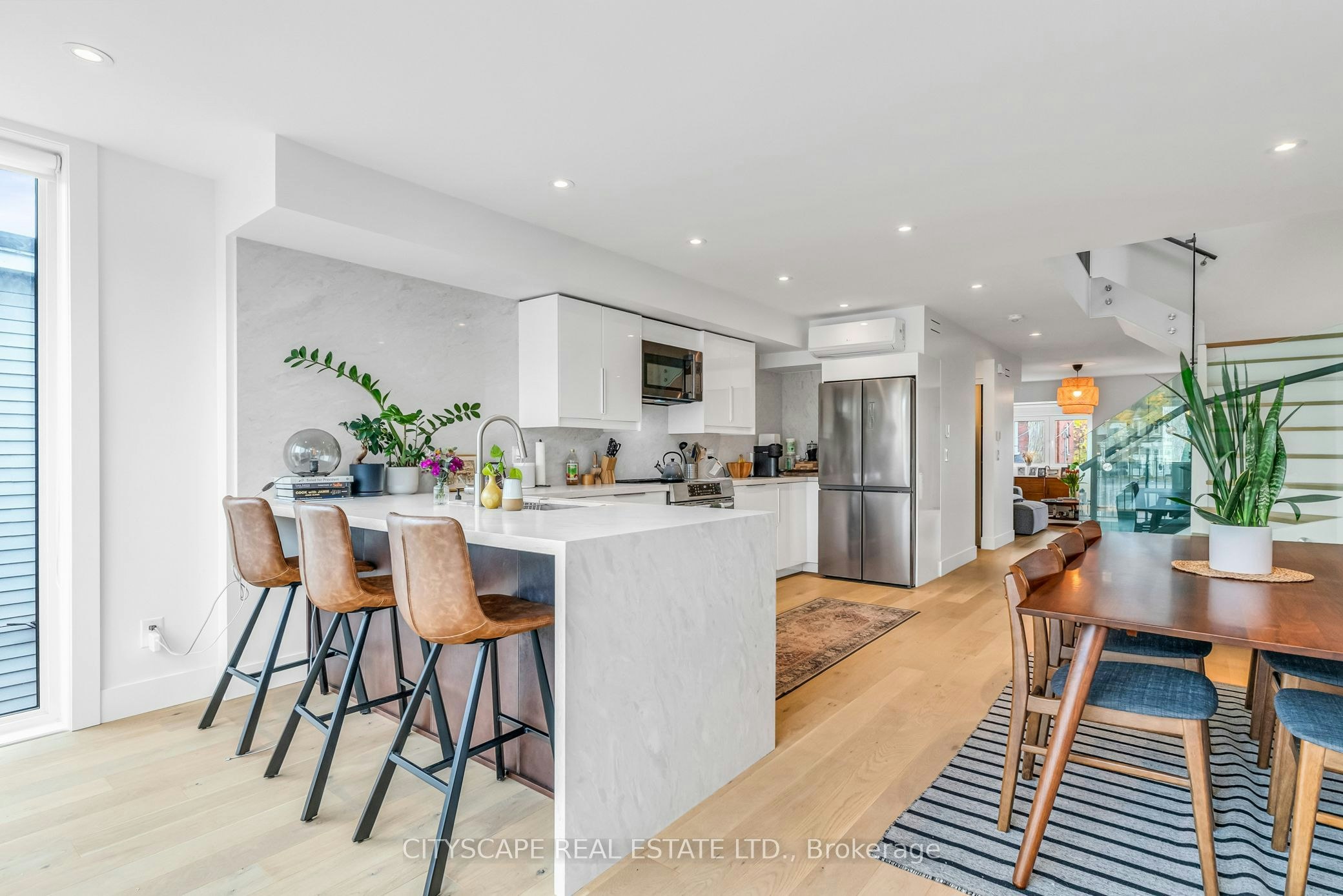 Upper-61 Edwin Avenue, Toronto, ON, M6P 3Z5 - 16