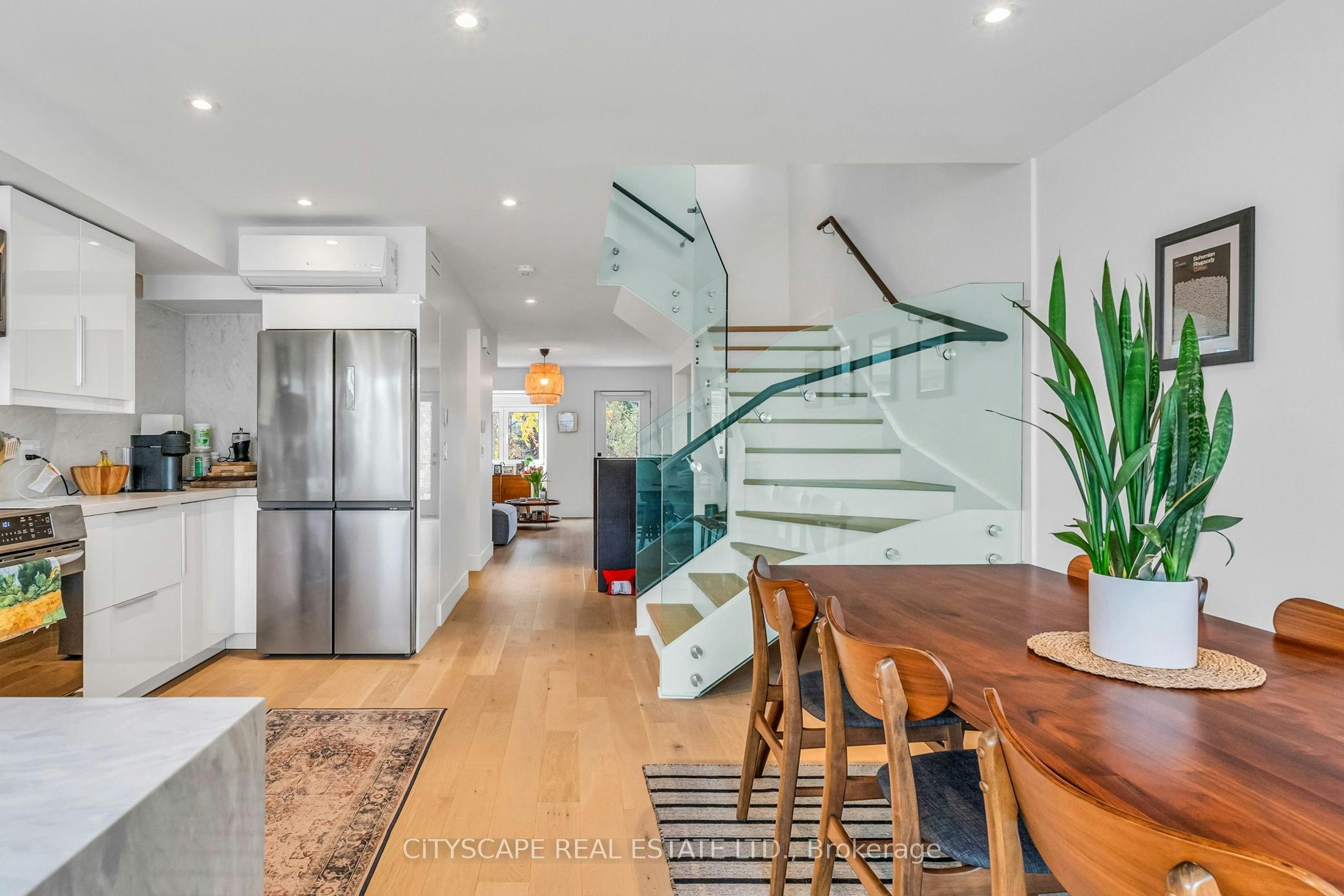 Upper-61 Edwin Avenue, Toronto, ON, M6P 3Z5 - 17