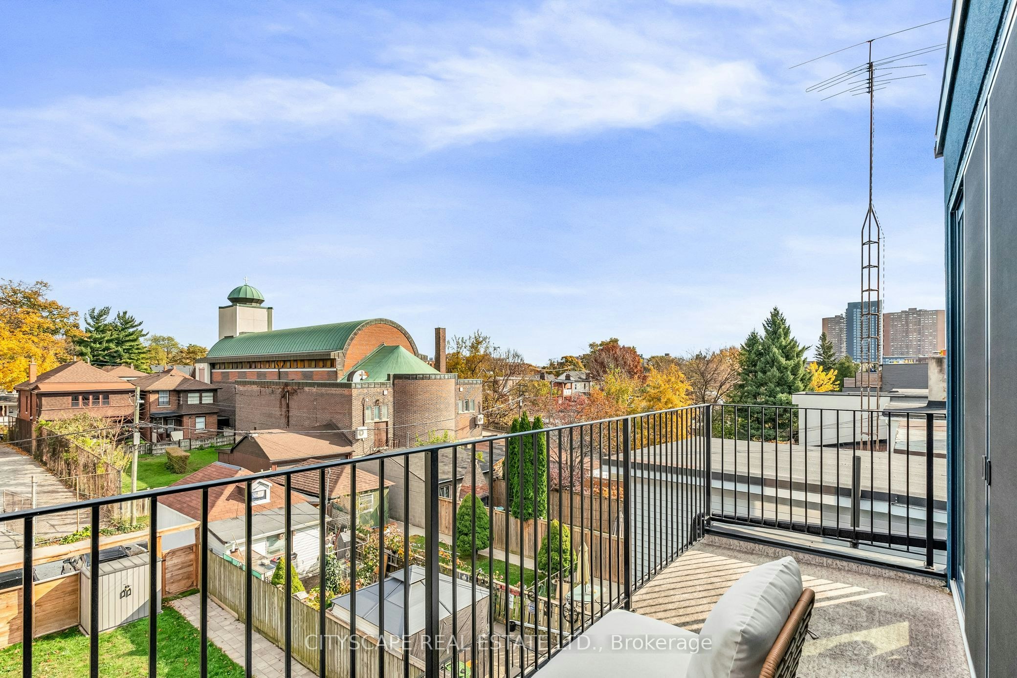 Upper-61 Edwin Avenue, Toronto, ON, M6P 3Z5 - 37
