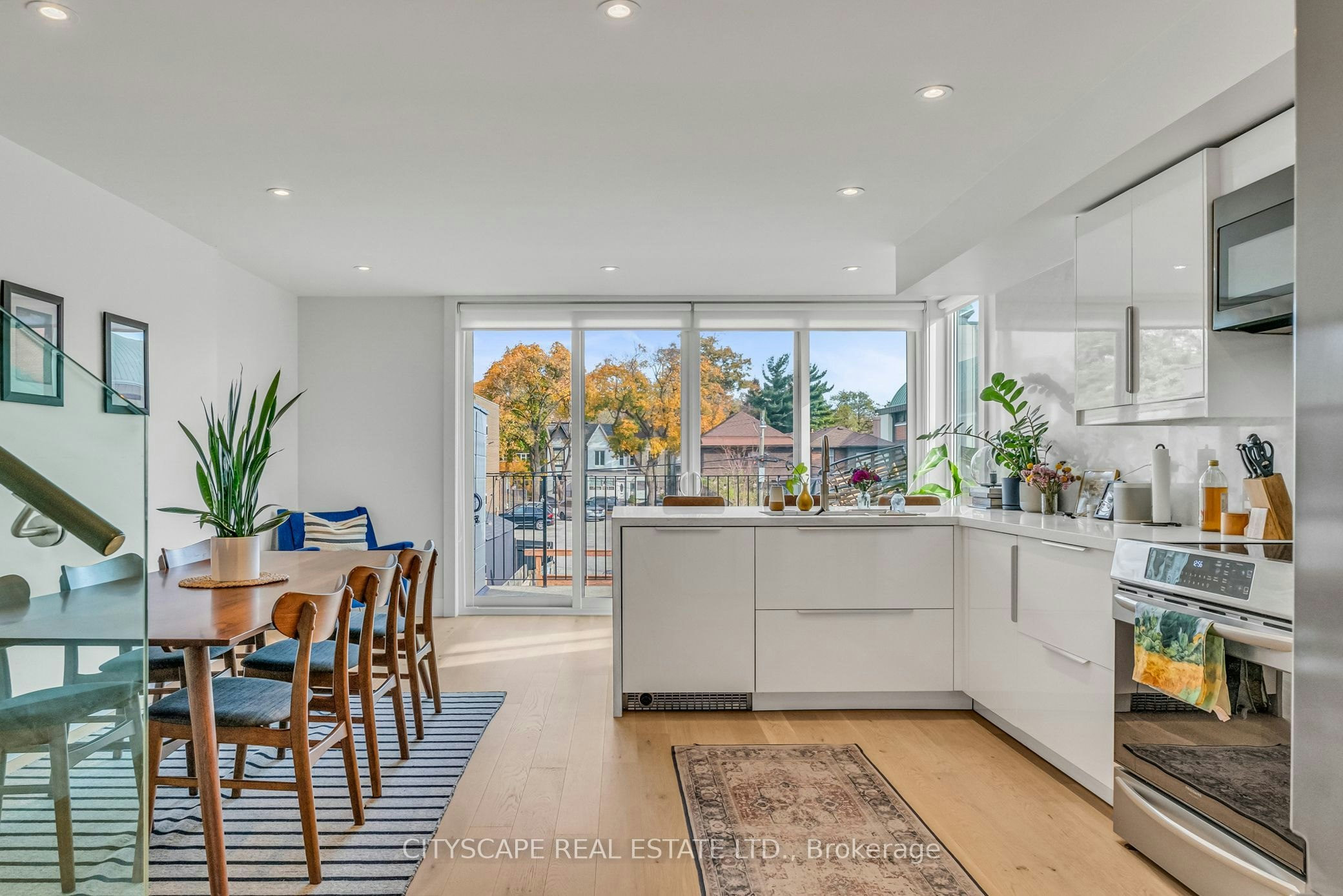Upper-61 Edwin Avenue, Toronto, ON, M6P 3Z5 - 11