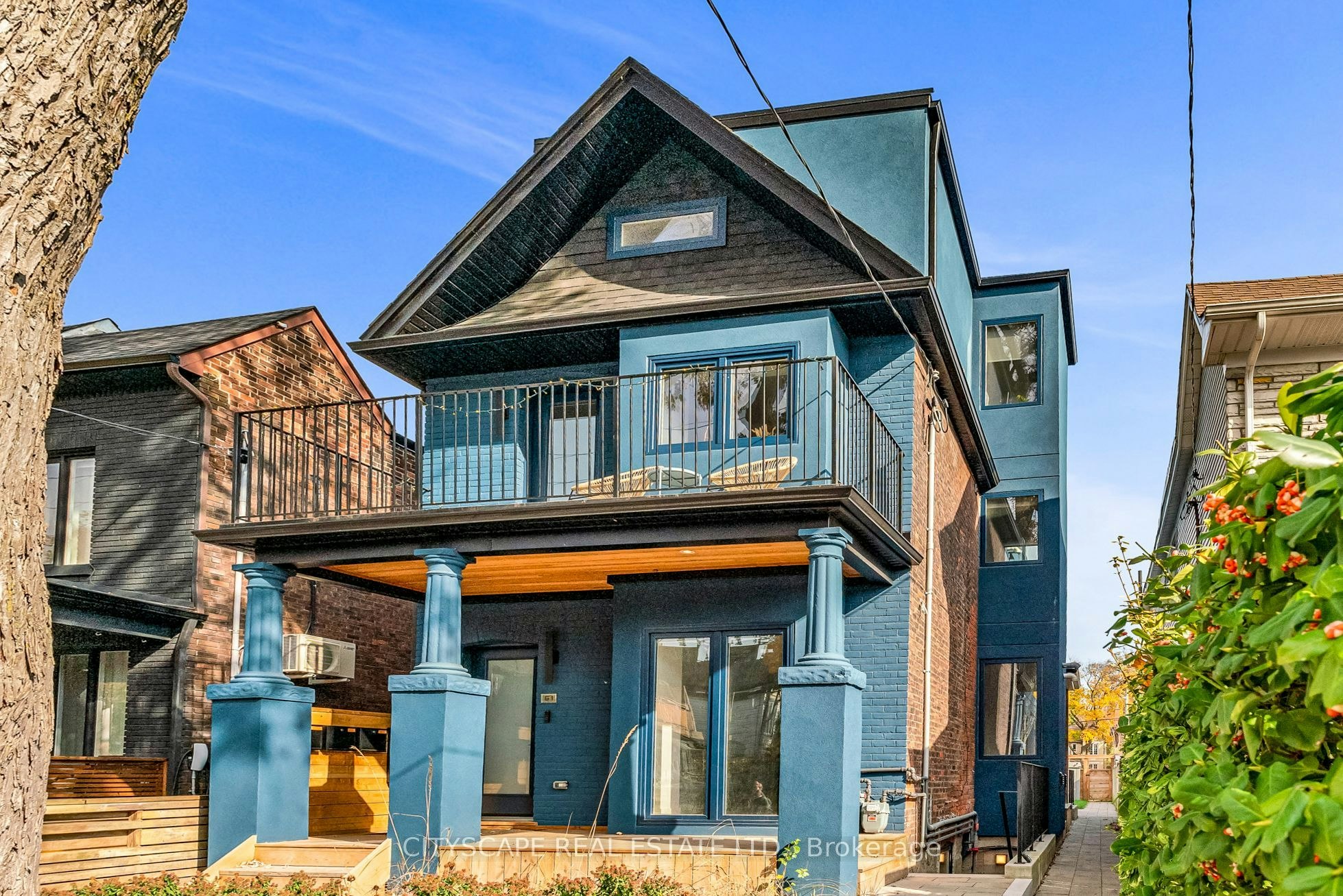 Upper-61 Edwin Avenue, Toronto, ON, M6P 3Z5 - 3