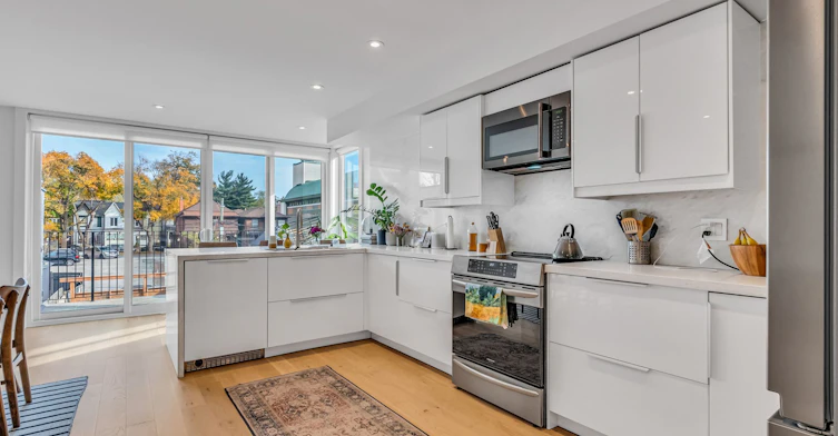 Upper-61 Edwin Avenue, Toronto, ON, M6P 3Z5 - 9