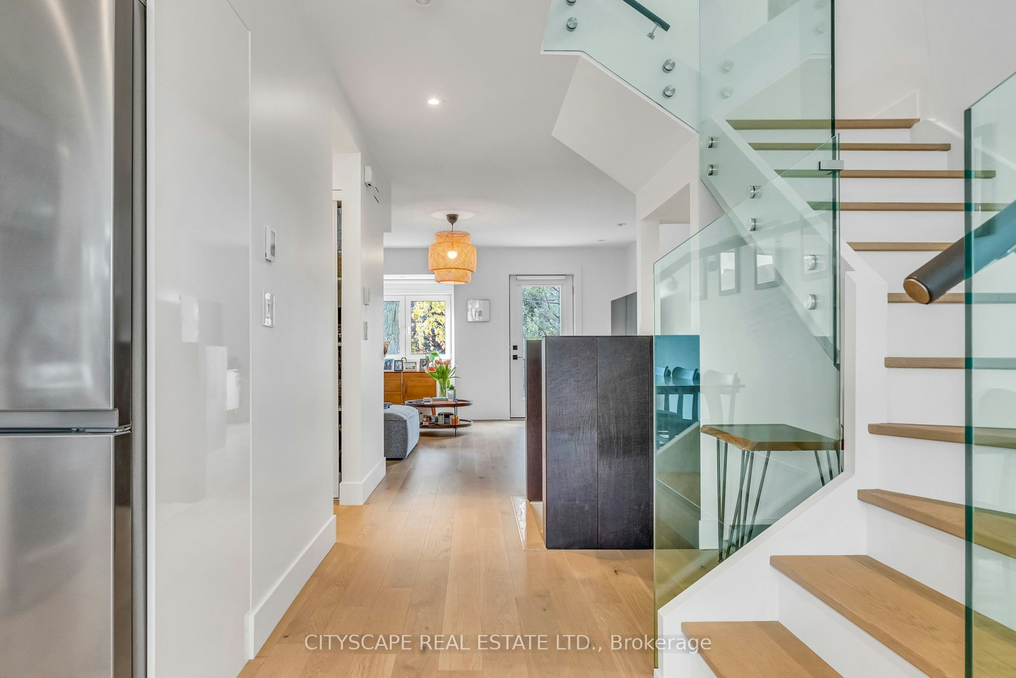 Upper-61 Edwin Avenue, Toronto, ON, M6P 3Z5 - 7