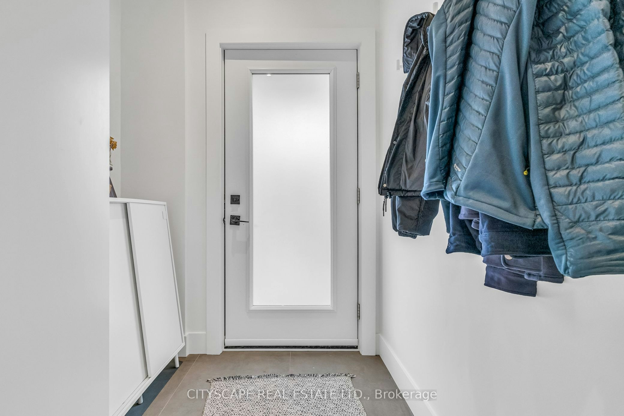 Upper-61 Edwin Avenue, Toronto, ON, M6P 3Z5 - 4