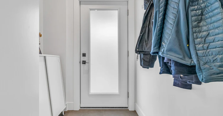 Upper-61 Edwin Avenue, Toronto, ON, M6P 3Z5 - 4
