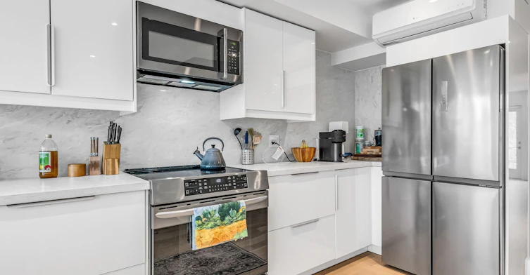 Upper-61 Edwin Avenue, Toronto, ON, M6P 3Z5 - 10
