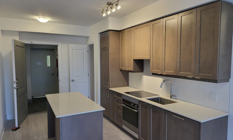 1102-30 Elm Drive W