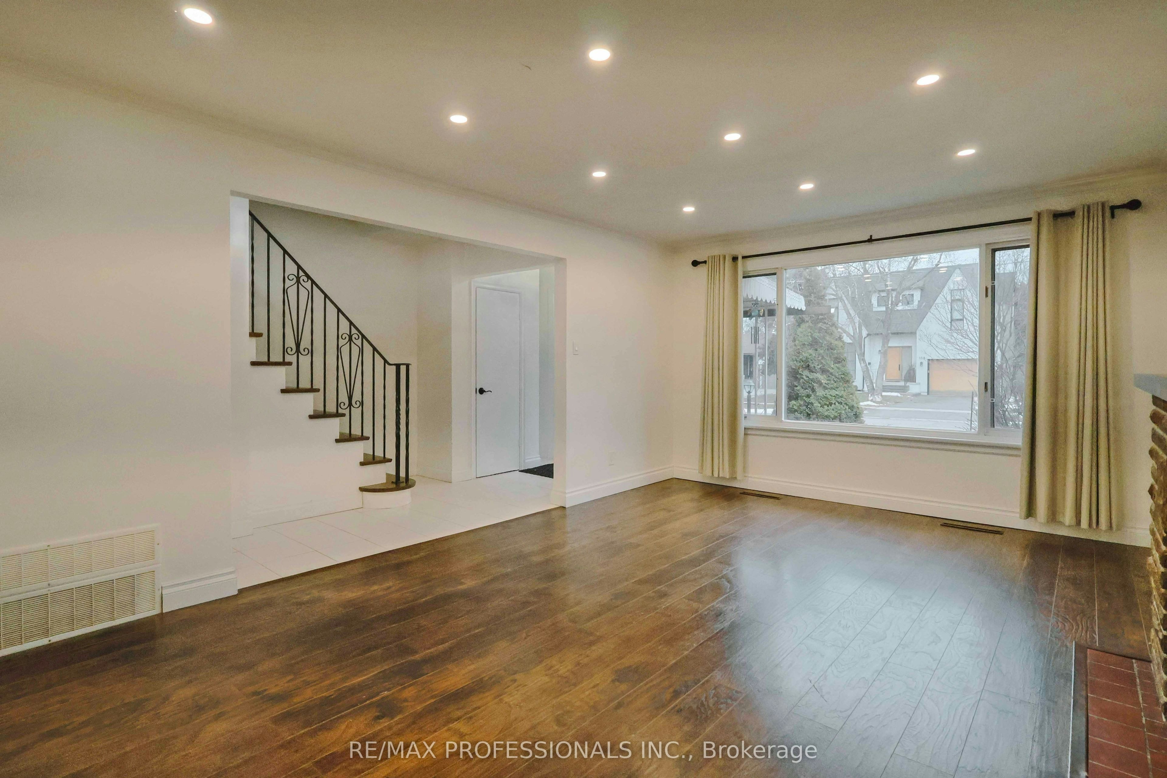 109 Botfield Avenue, Toronto, ON, M9B 4E6 - 4
