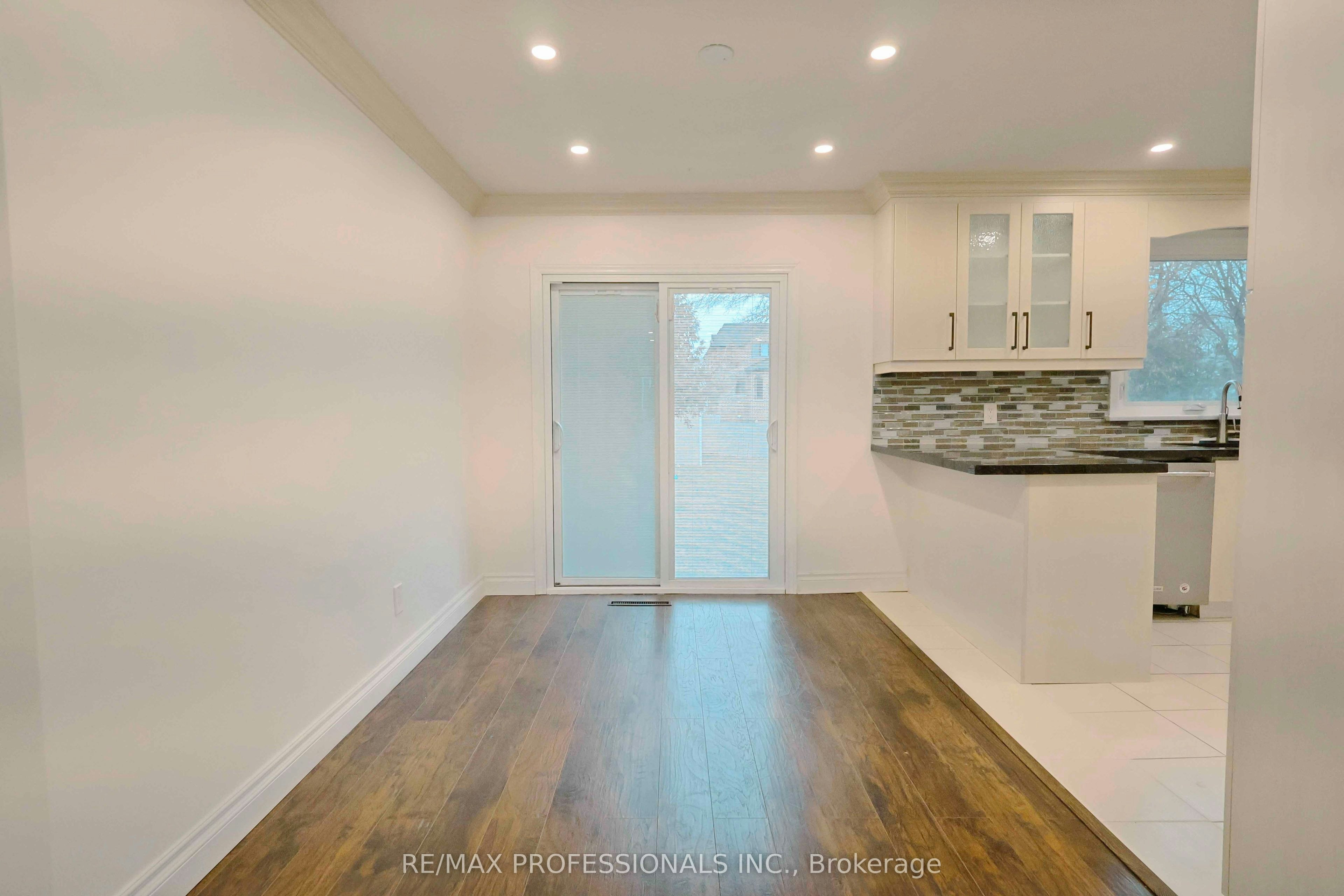 109 Botfield Avenue, Toronto, ON, M9B 4E6 - 6