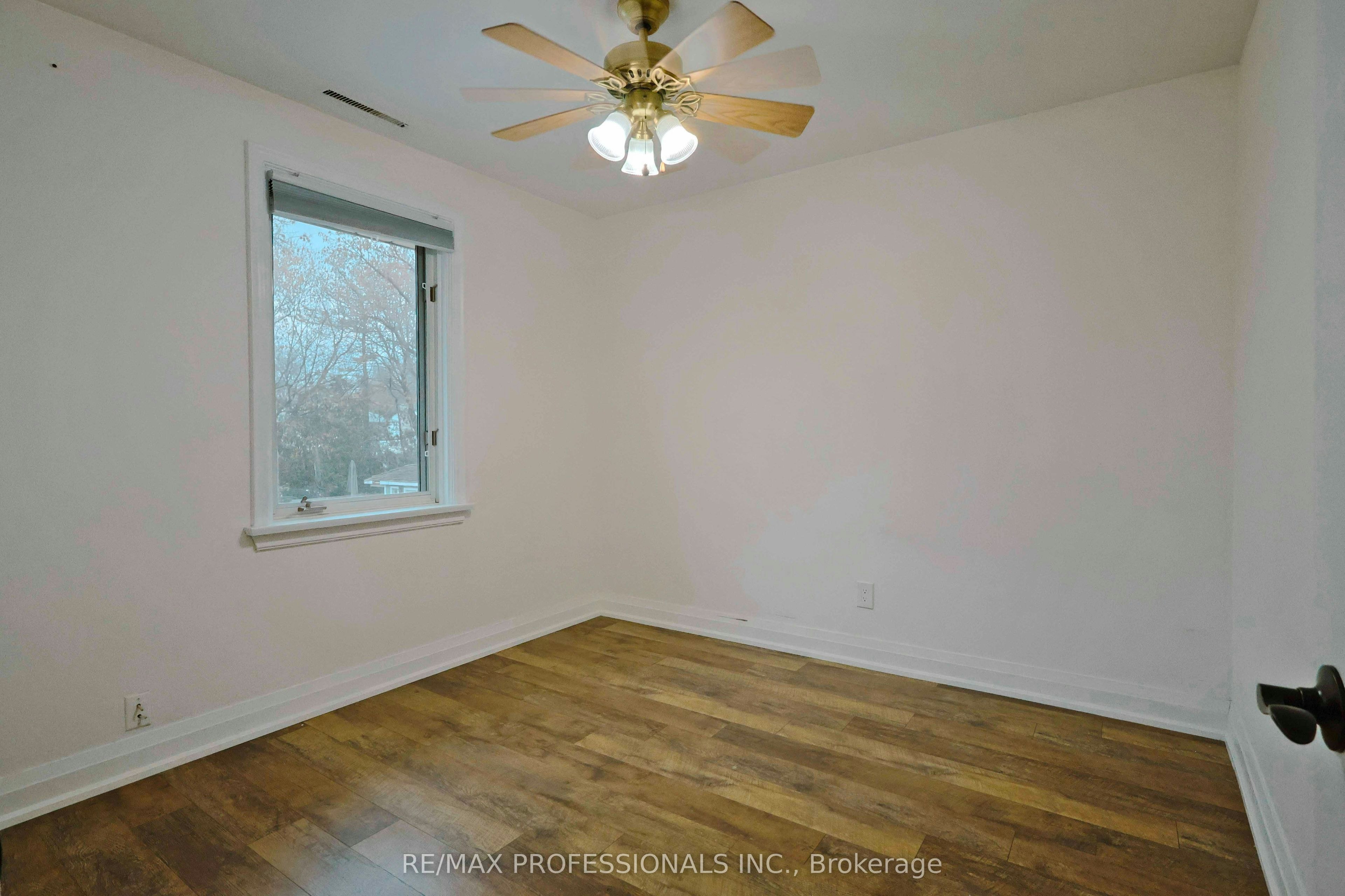 109 Botfield Avenue, Toronto, ON, M9B 4E6 - 13
