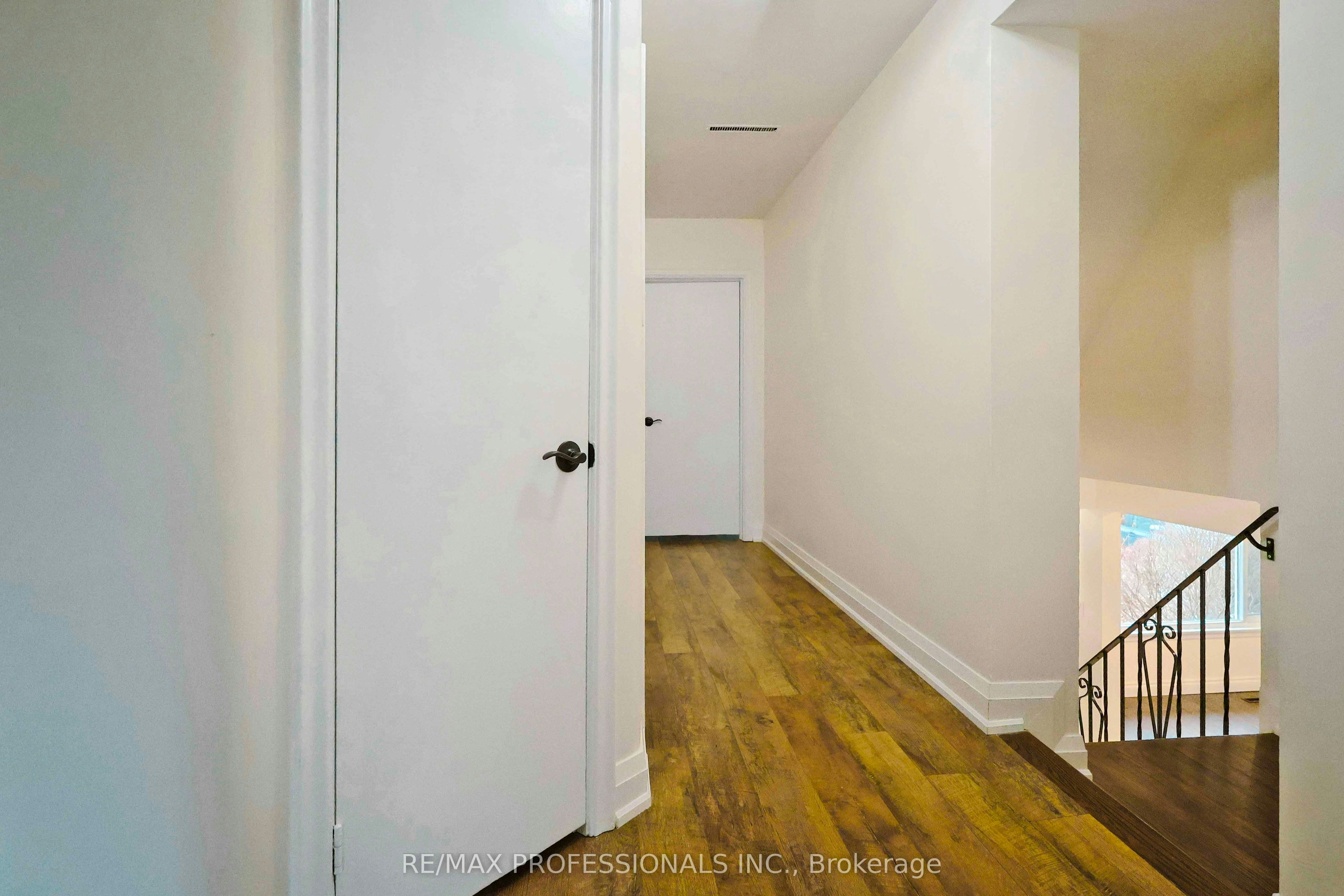 109 Botfield Avenue, Toronto, ON, M9B 4E6 - 9