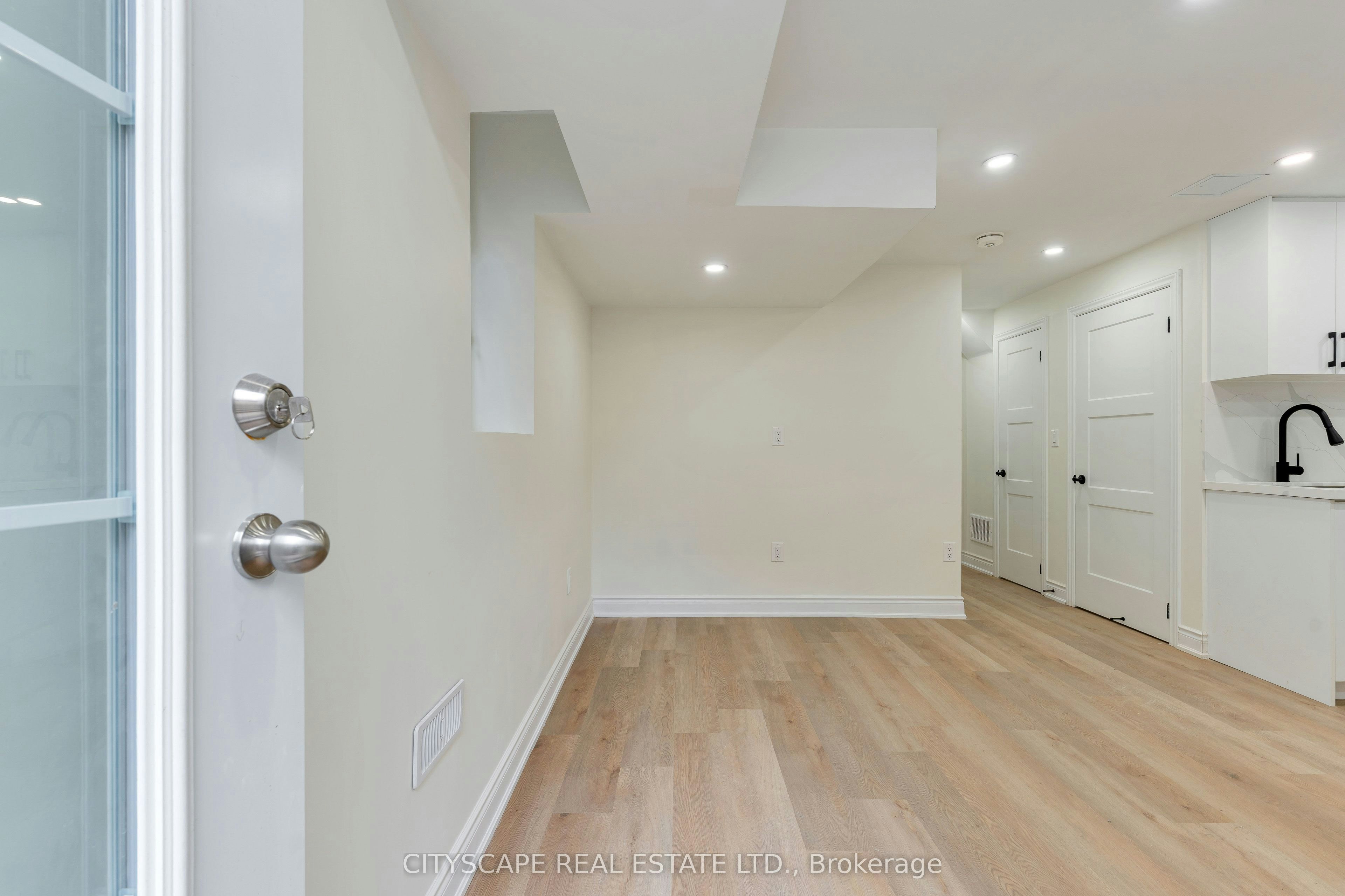 Bsmt-5623 Longboat Avenue, Mississauga, ON, L5M 7E5 - 10