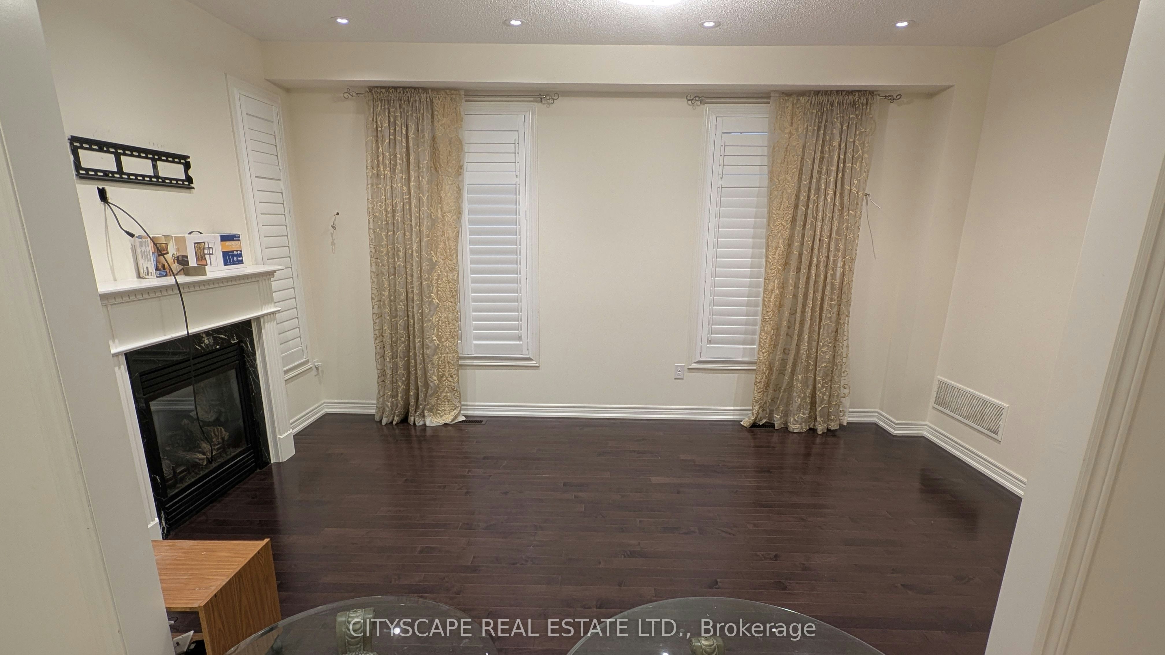 5567 Oscar Peterson Boulevard, Mississauga, ON, L5M 0V6 - 9