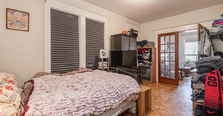 11 Kenneth Avenue, Toronto, ON, M6P 1J1 - 6