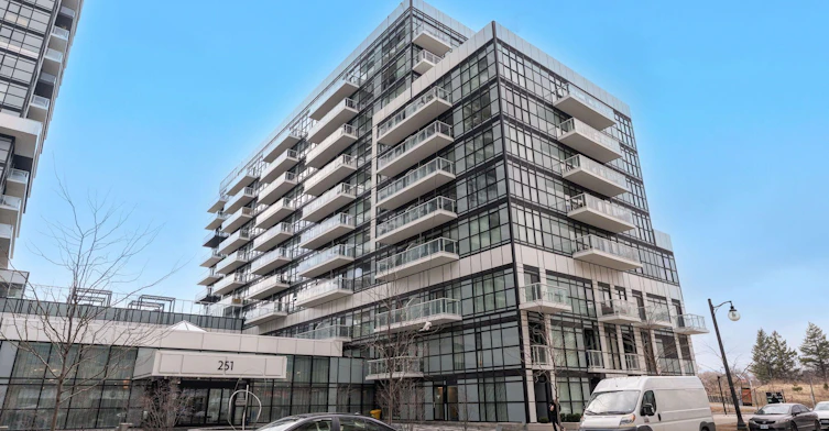 132-251 Manitoba Street S, Toronto, ON, M8Y 0C7