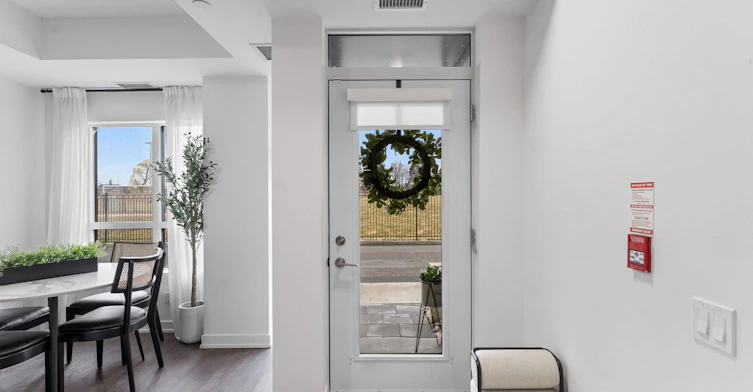 132-251 Manitoba Street S, Toronto, ON, M8Y 0C7 - 2