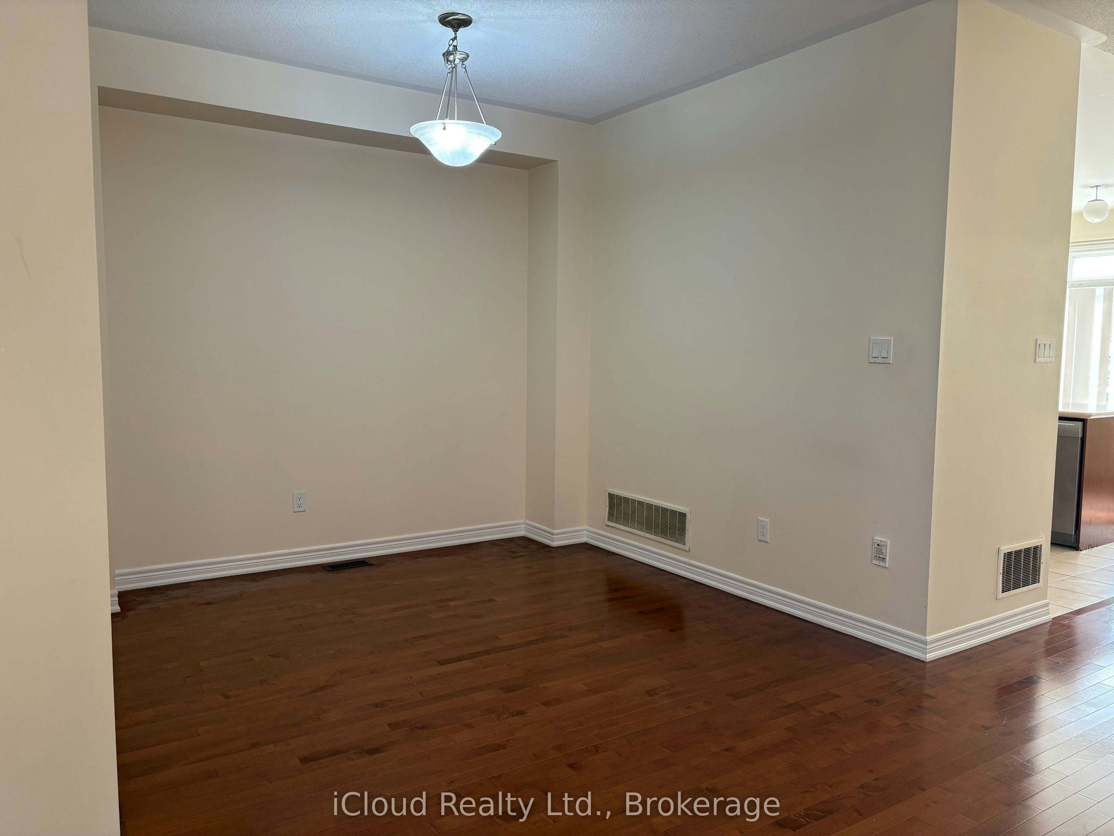 539 Coach Drive, Mississauga, ON, L5R 0C4 4