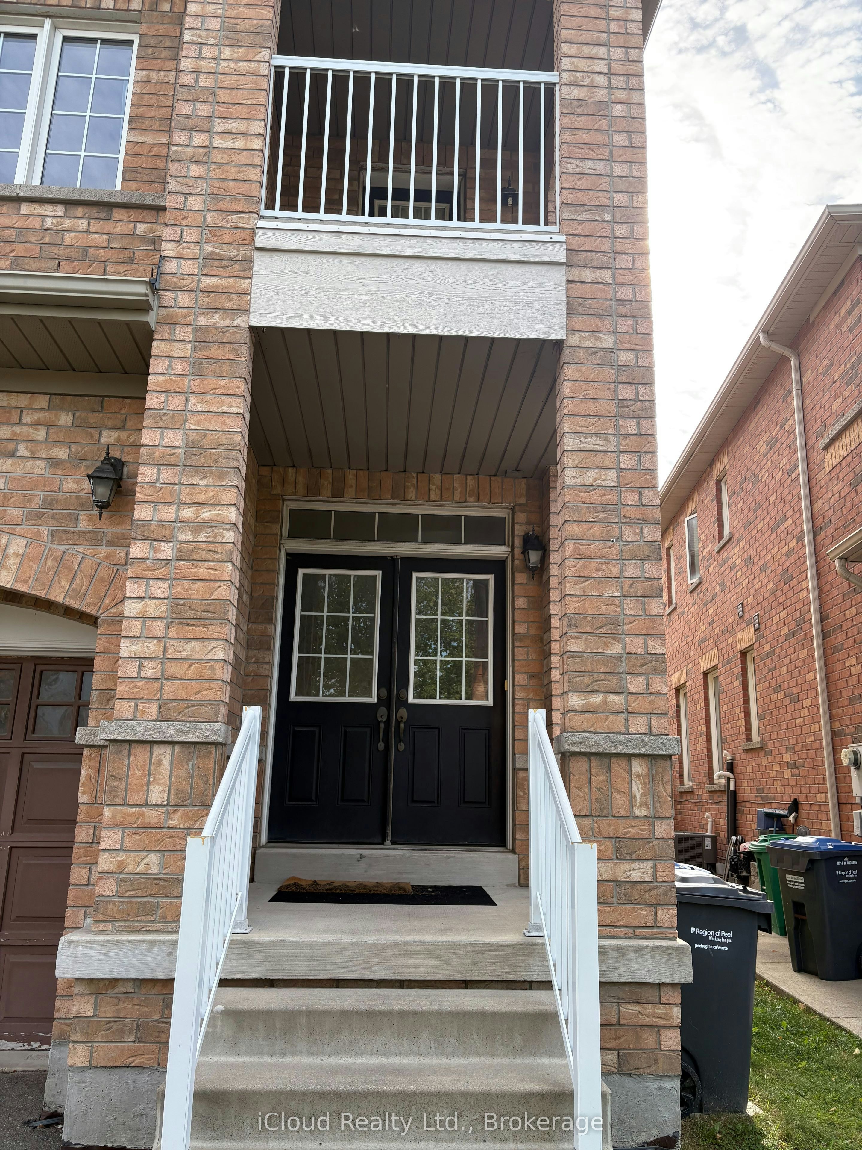 539 Coach Drive, Mississauga, ON, L5R 0C4 3