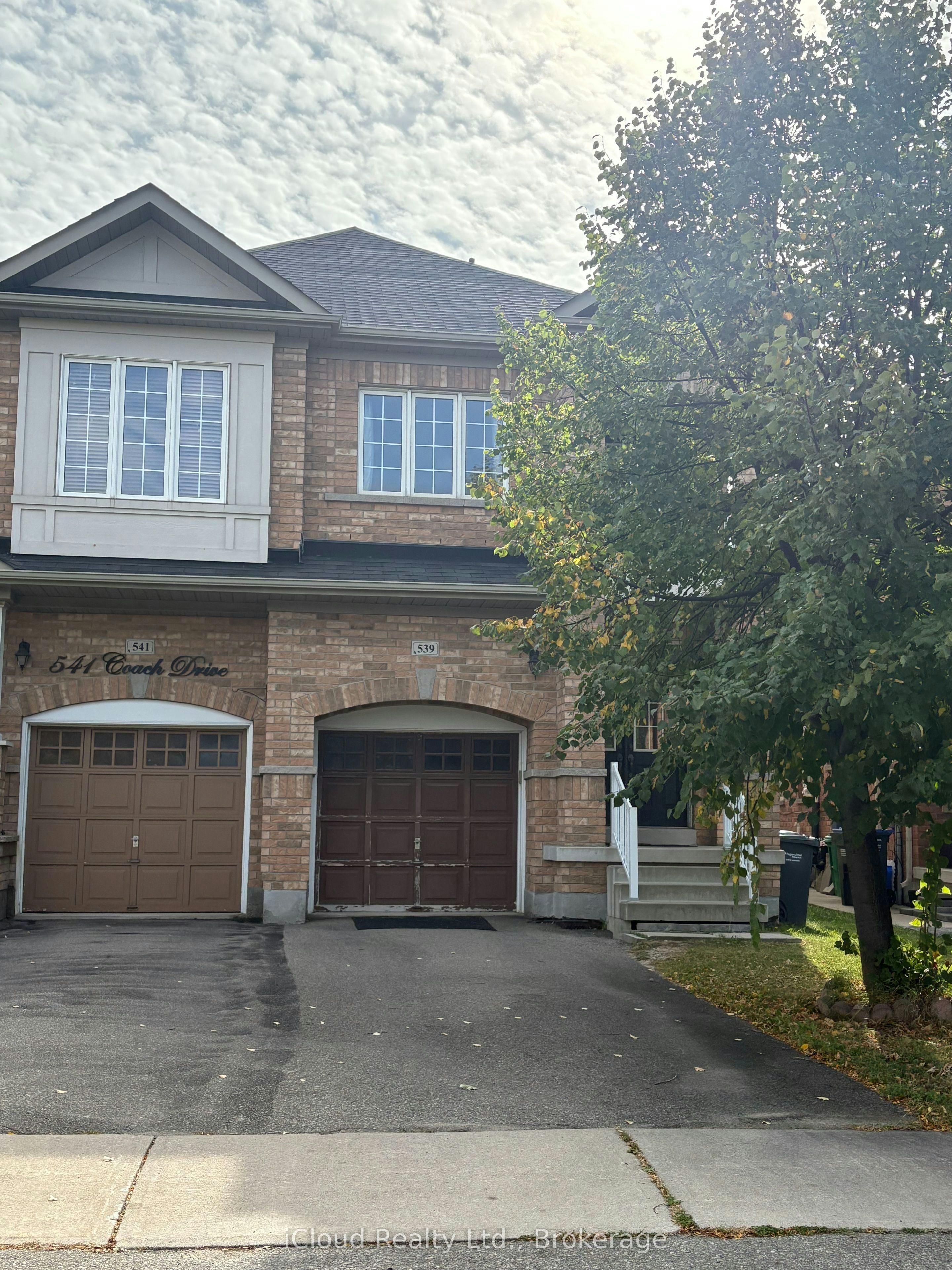 539 Coach Drive, Mississauga, ON, L5R 0C4 2