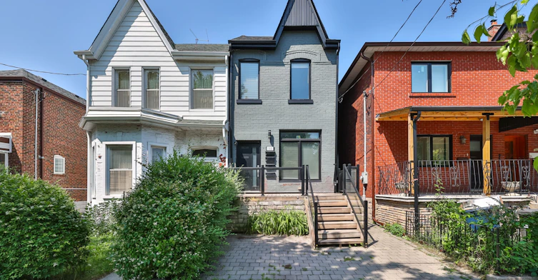 4-160 Lansdowne Avenue, Toronto, ON, M6K 2V9