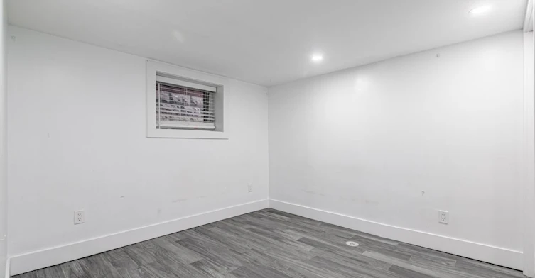 4-160 Lansdowne Avenue, Toronto, ON, M6K 2V9 - 9