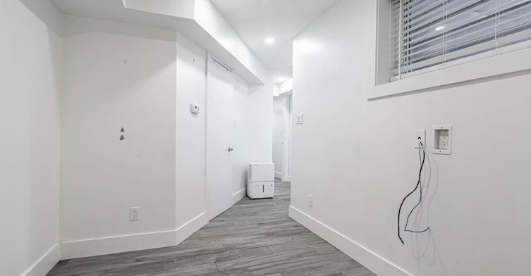 4-160 Lansdowne Avenue, Toronto, ON, M6K 2V9 - 7