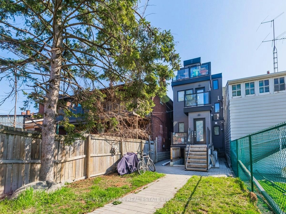 4-160 Lansdowne Avenue, Toronto, ON, M6K 2V9 - 2