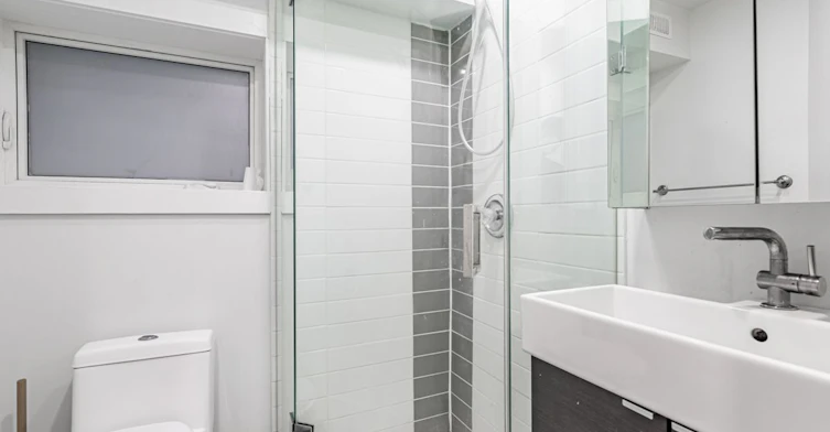 4-160 Lansdowne Avenue, Toronto, ON, M6K 2V9 - 10