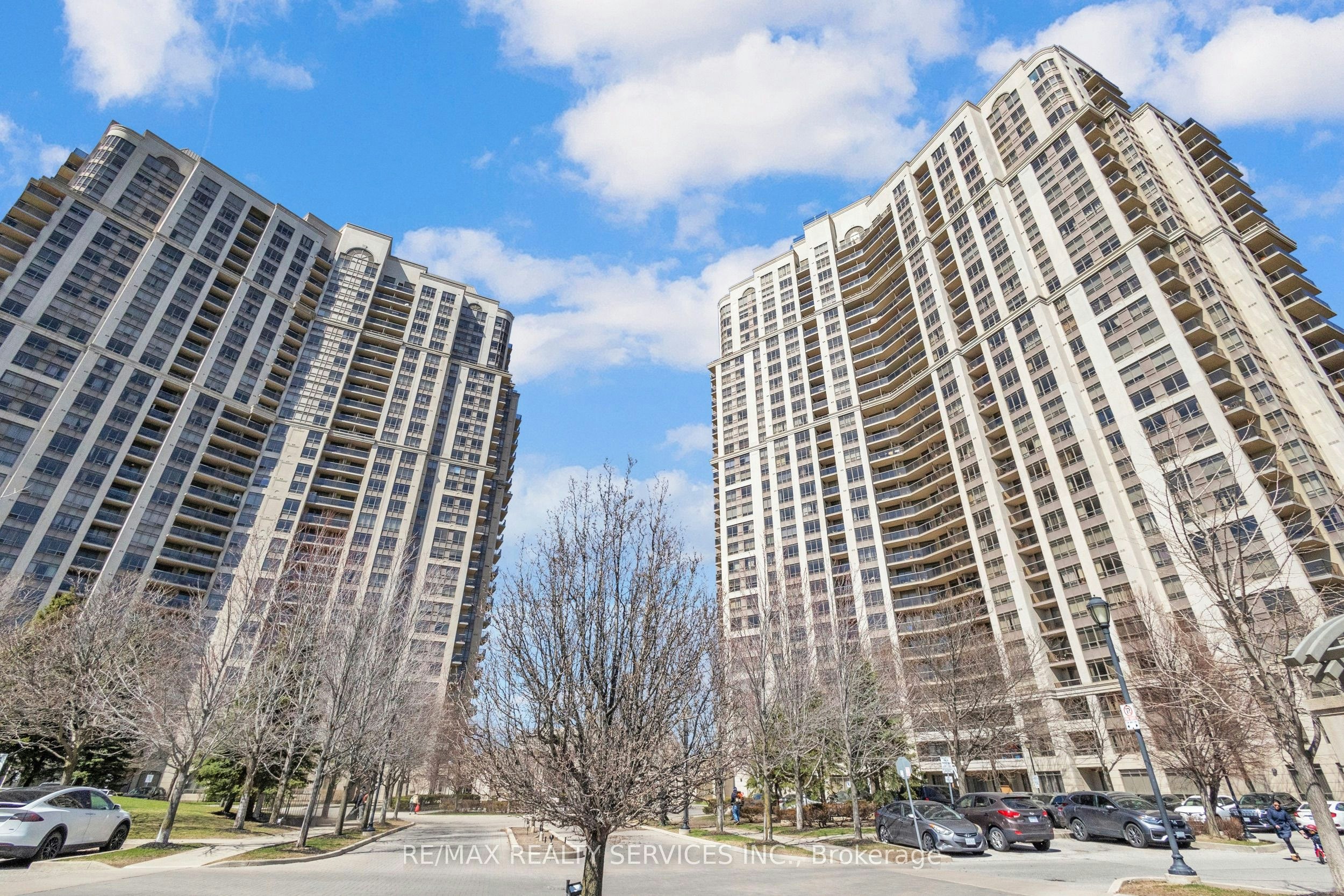 1027-700 Humberwood Boulevard, Toronto, ON, M9W 7J4
