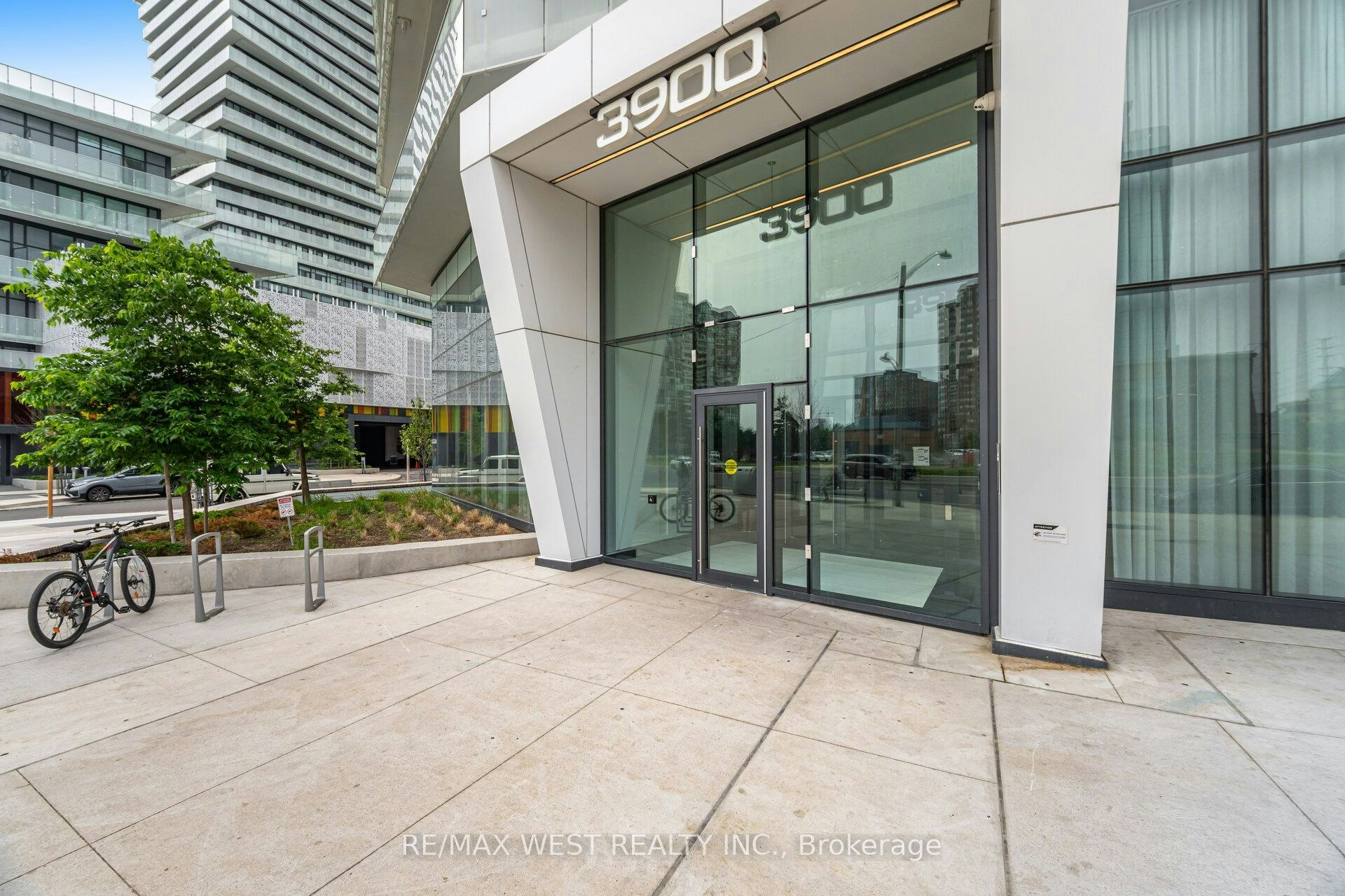5104-3900 Confederation Parkway, Mississauga, ON, L5B 0M3 - 2