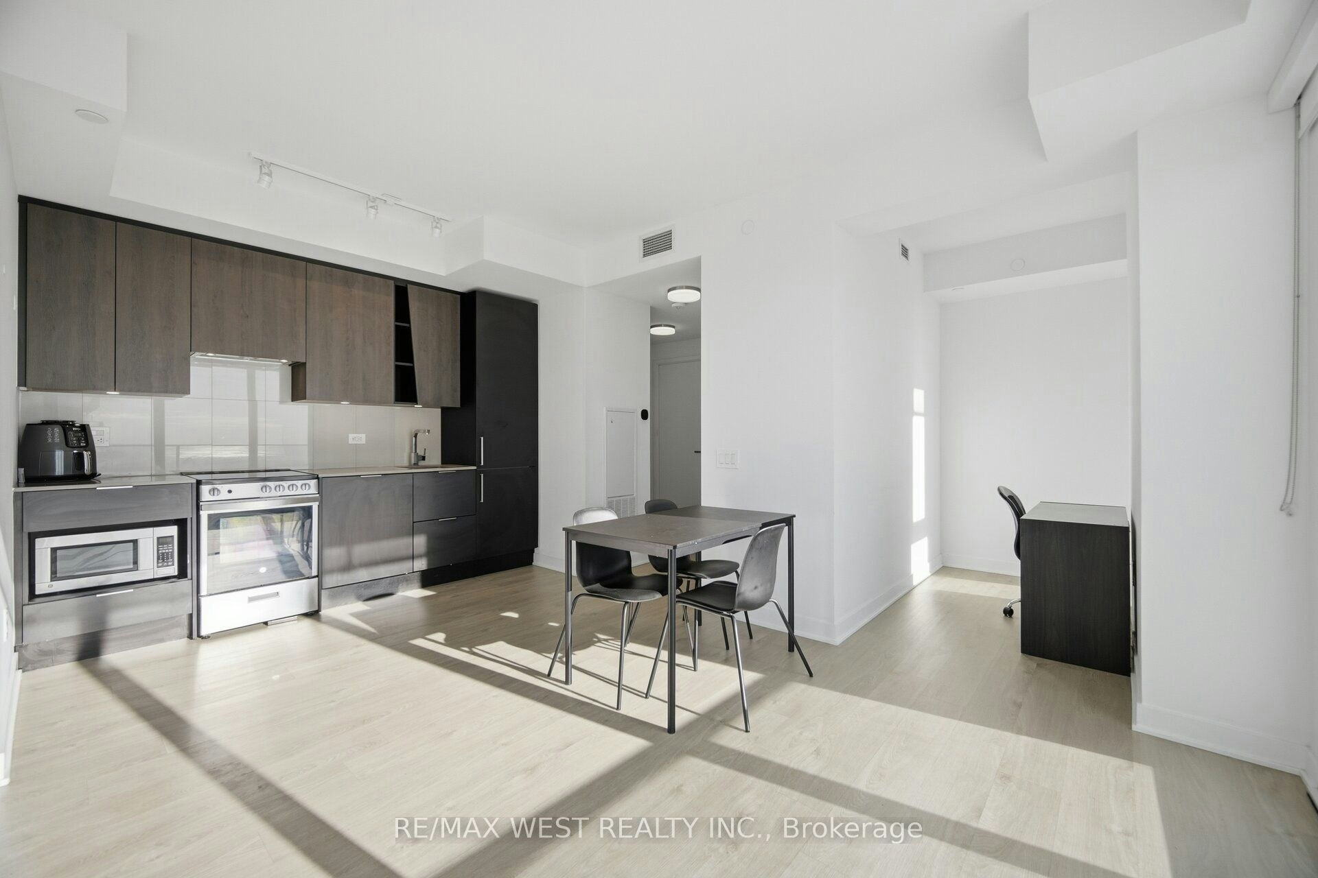 5104-3900 Confederation Parkway, Mississauga, ON, L5B 0M3 - 9