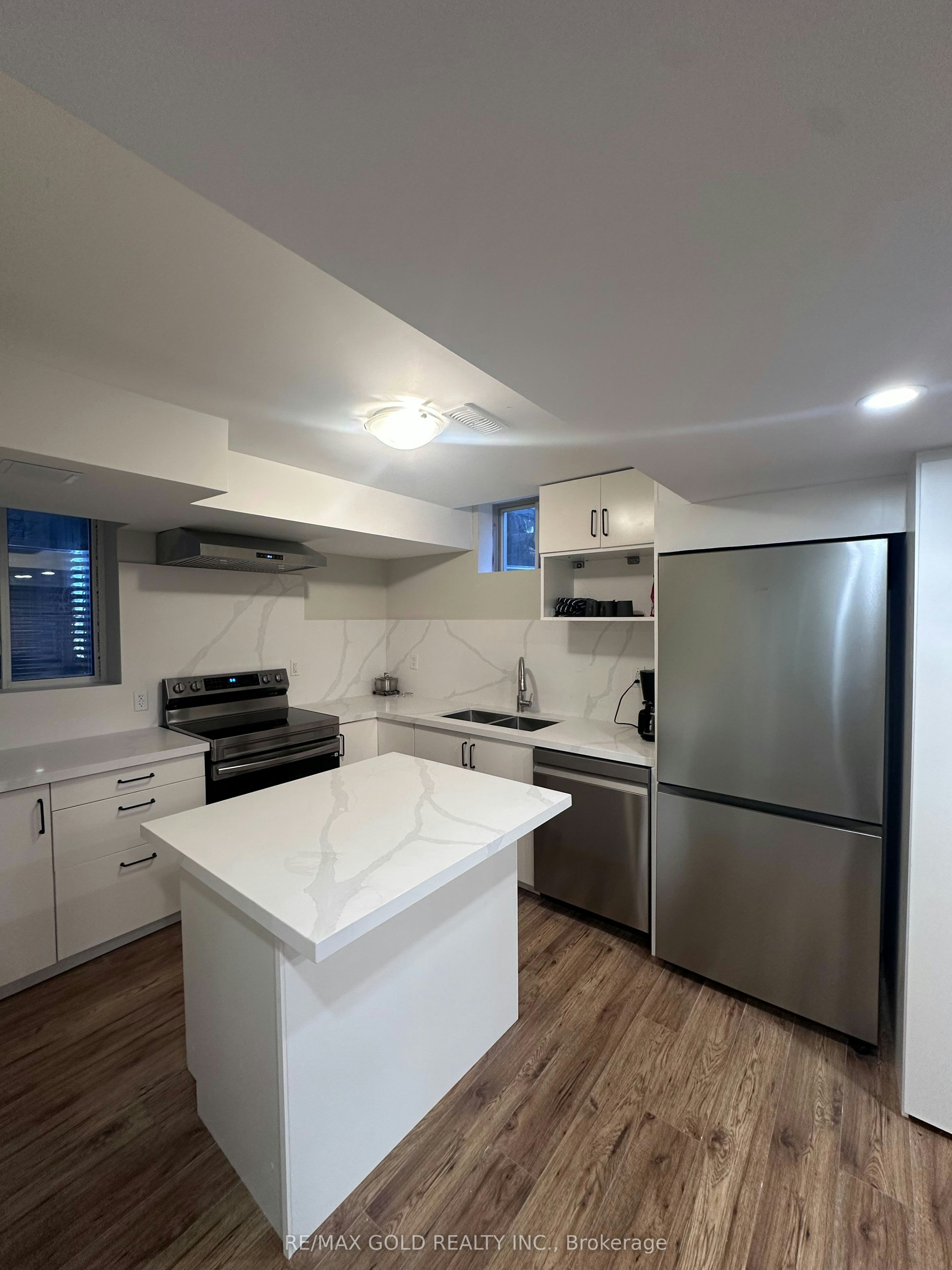 Lower-24 Aird Court, Milton, ON, L9T 3Y1 - 4