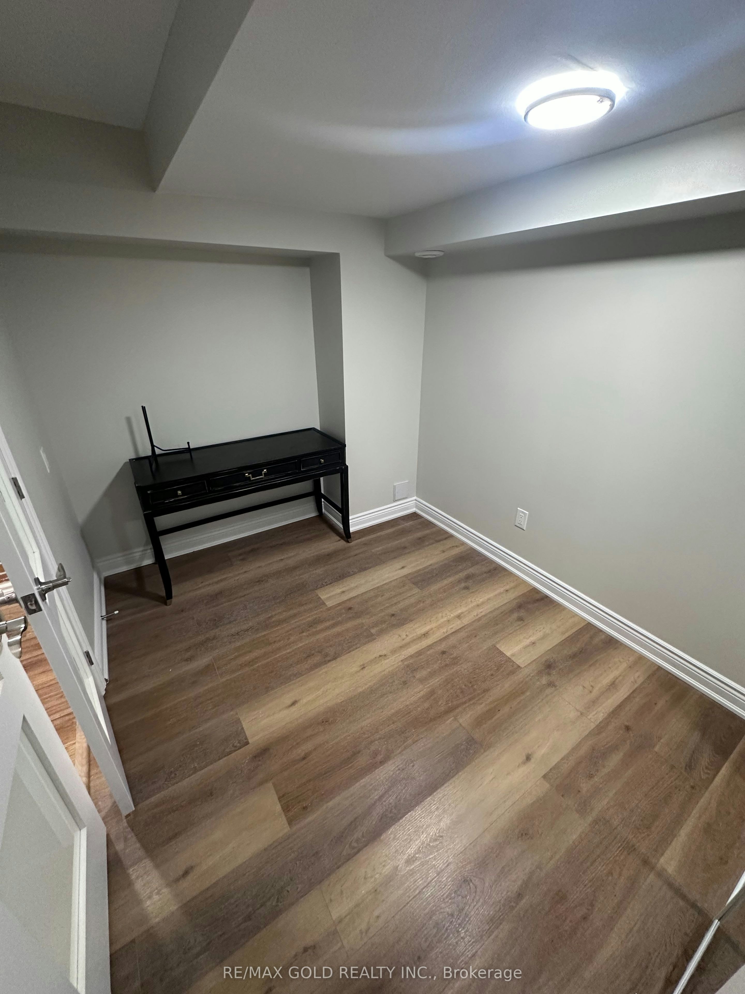 Lower-24 Aird Court, Milton, ON, L9T 3Y1 - 9