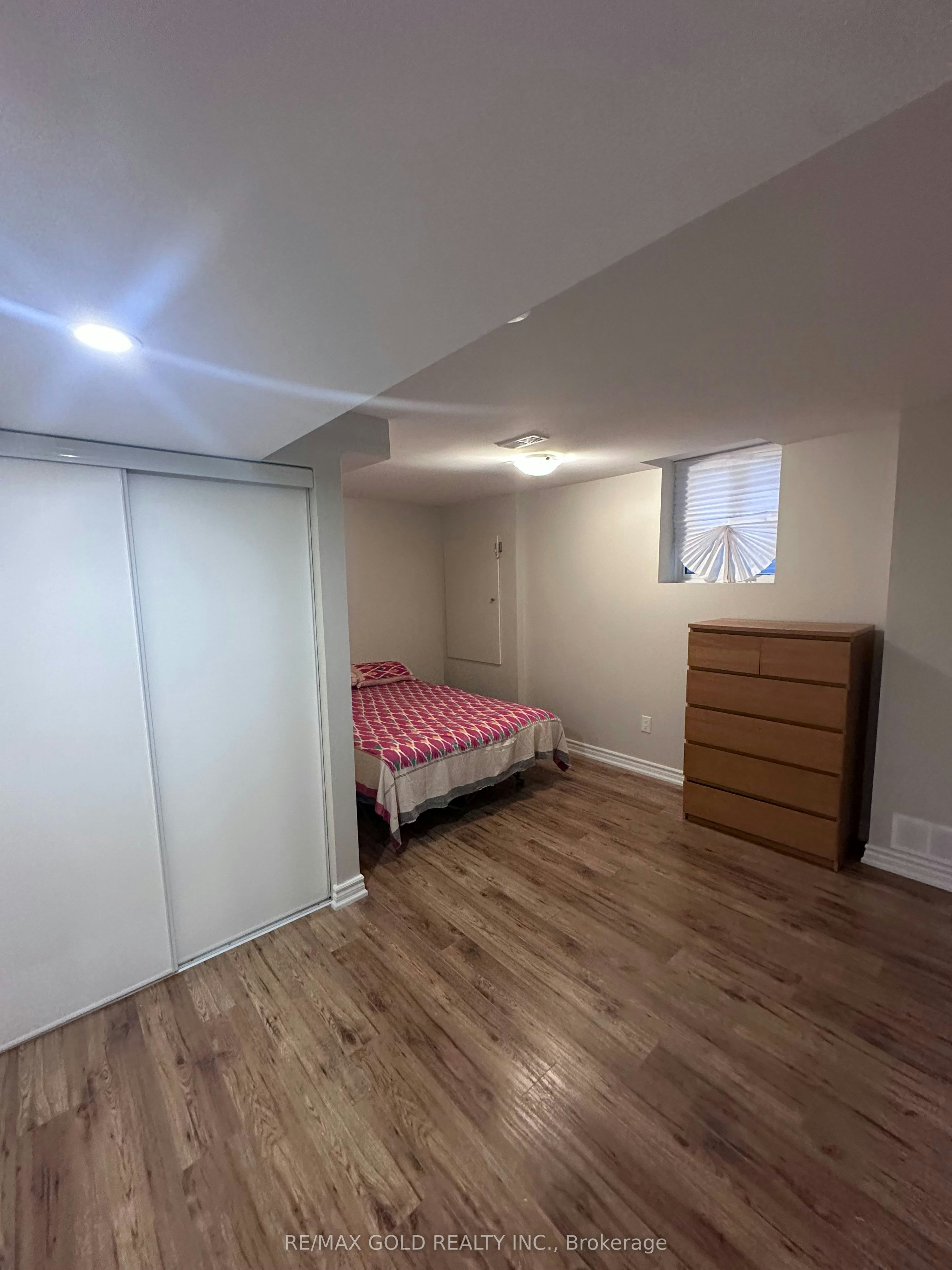Lower-24 Aird Court, Milton, ON, L9T 3Y1 - 8