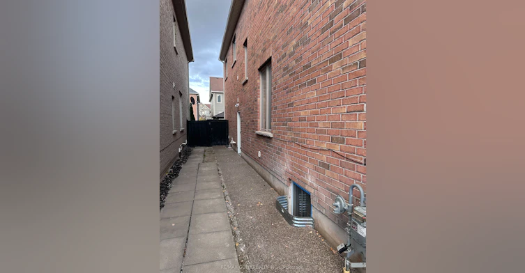 Lower-24 Aird Court, Milton, ON, L9T 3Y1 - 2
