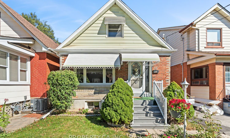 16 Warren Crescent