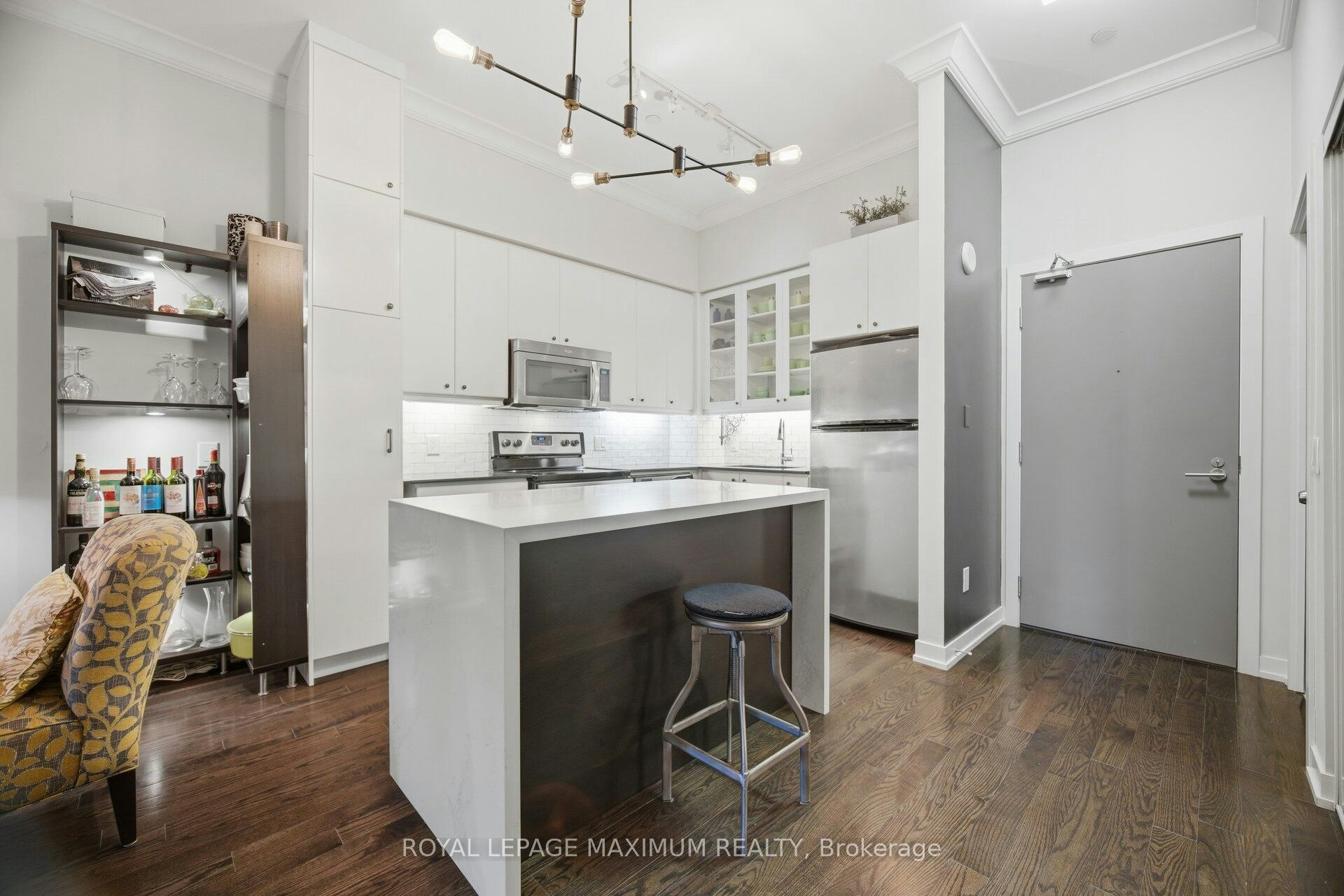 104-8 Fieldway Road, Toronto, ON, M8Z 0C3